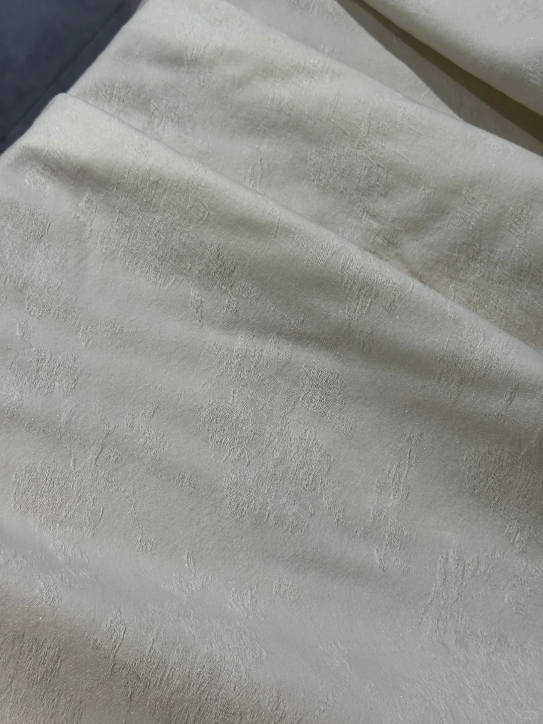 羊毛暗肌理提花，上身就懂什么叫质感天花板