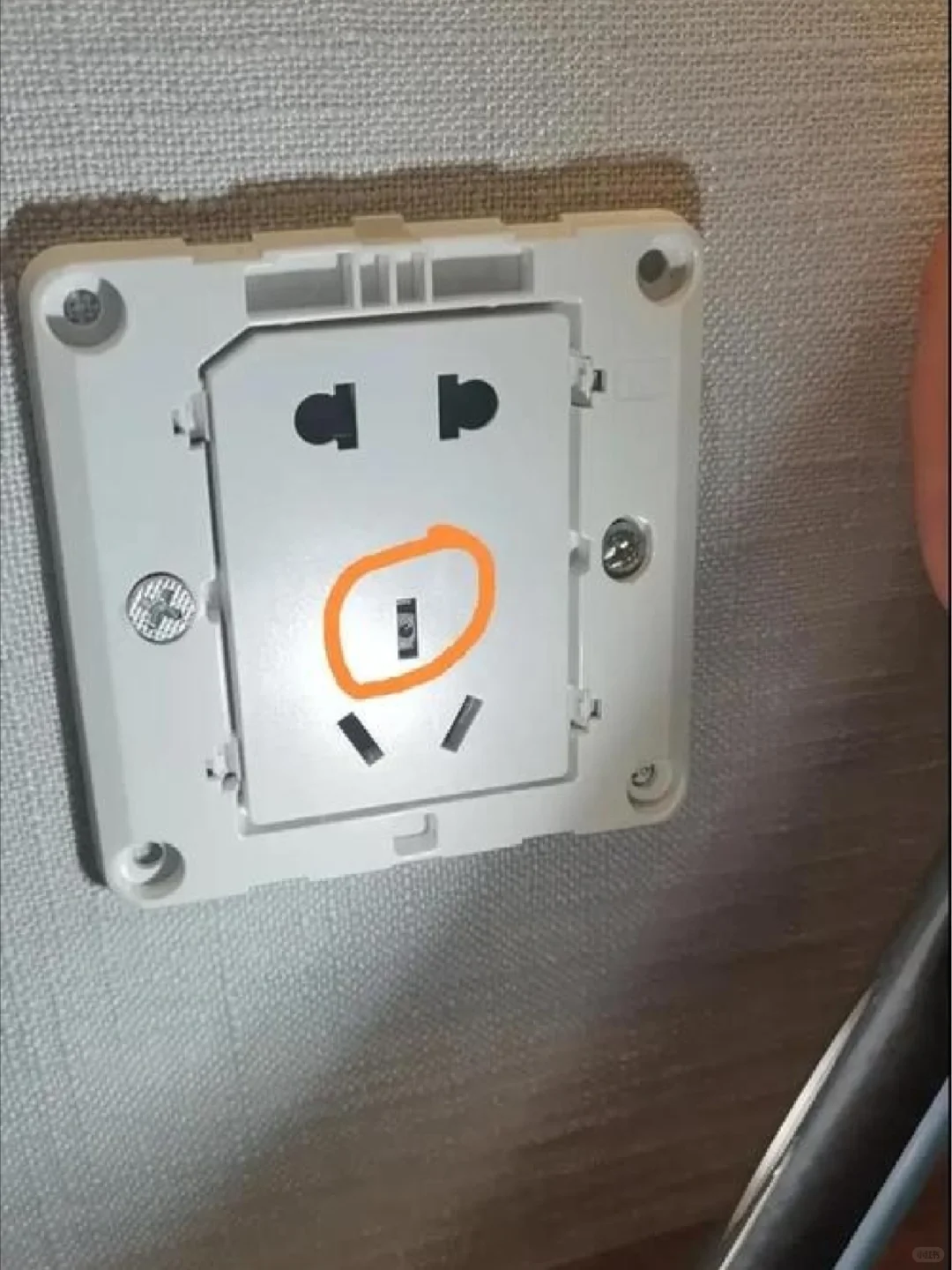 救命!酒店针孔摄像头安装工佣金上万元?