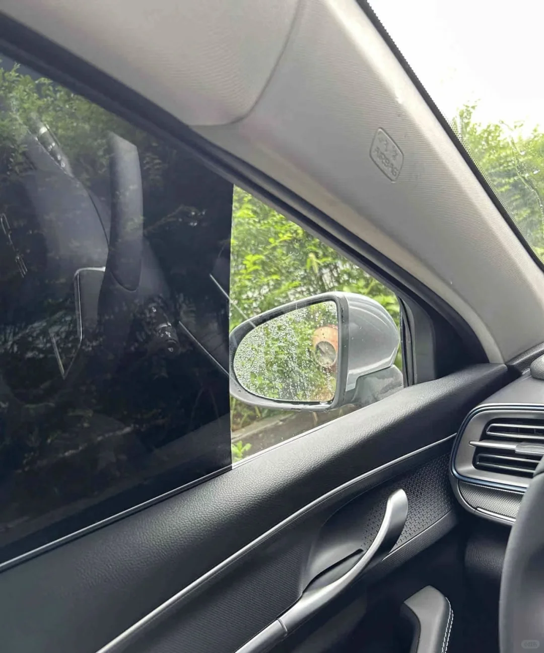 老天奶！4S店送的玻璃膜能有多离谱！