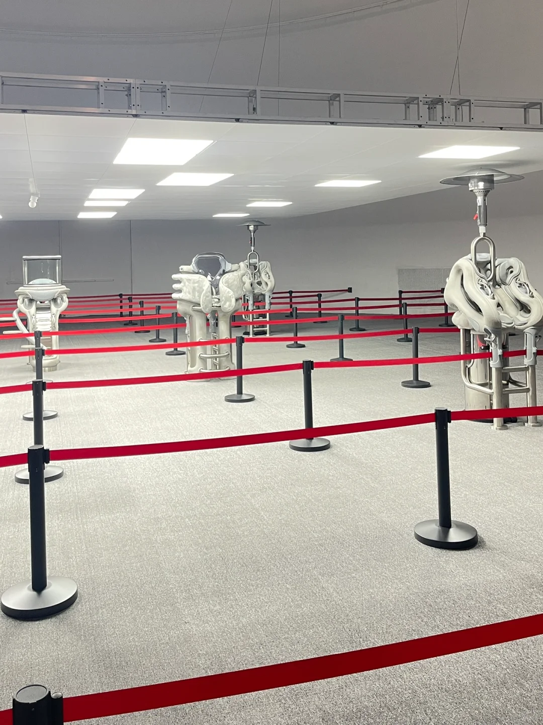 当女性以扭曲的姿态成为艺术馆展品……