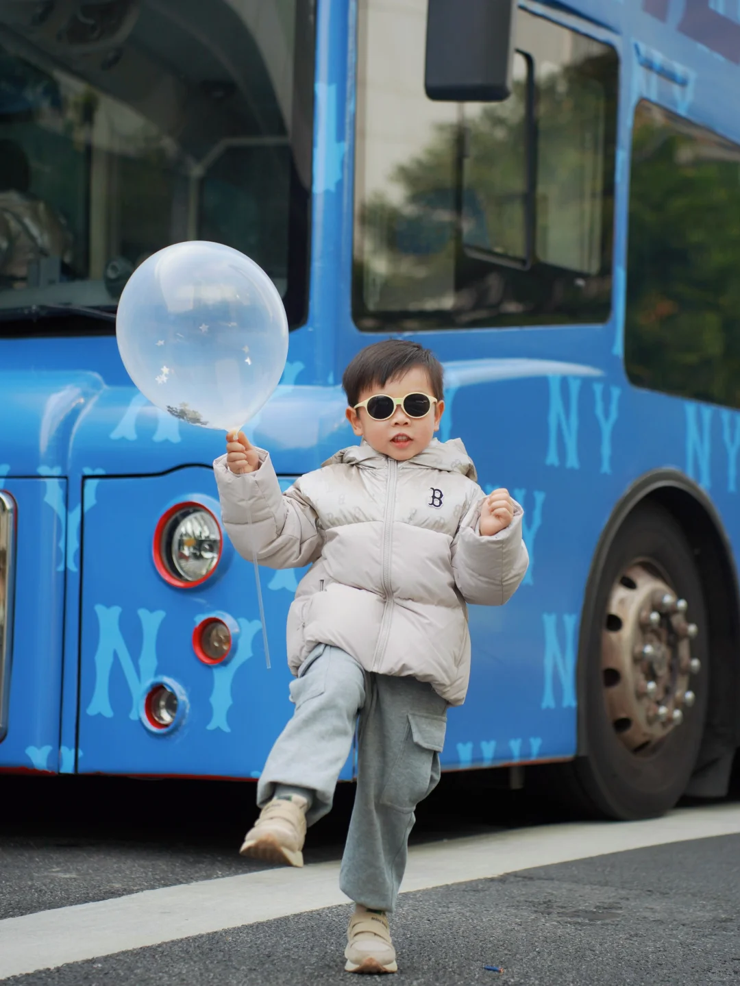 上海潮娃速冲！MLBKids老花巴士太出片?