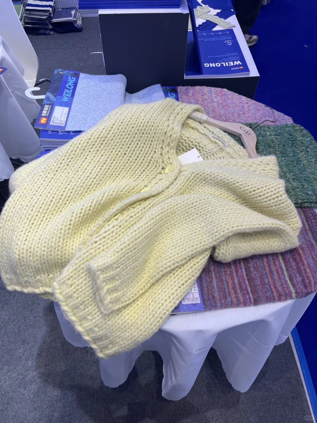 逛展捕捉灵感把衣服做成艺术?25秋冬新毛衣