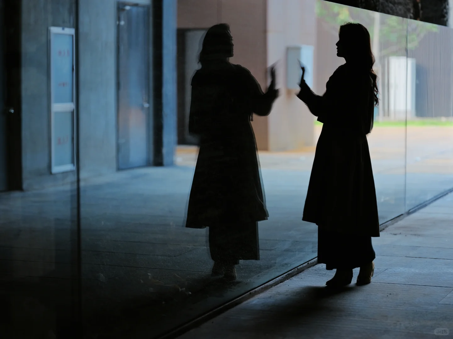 快来体验秋日废土废钢里的美拉德风