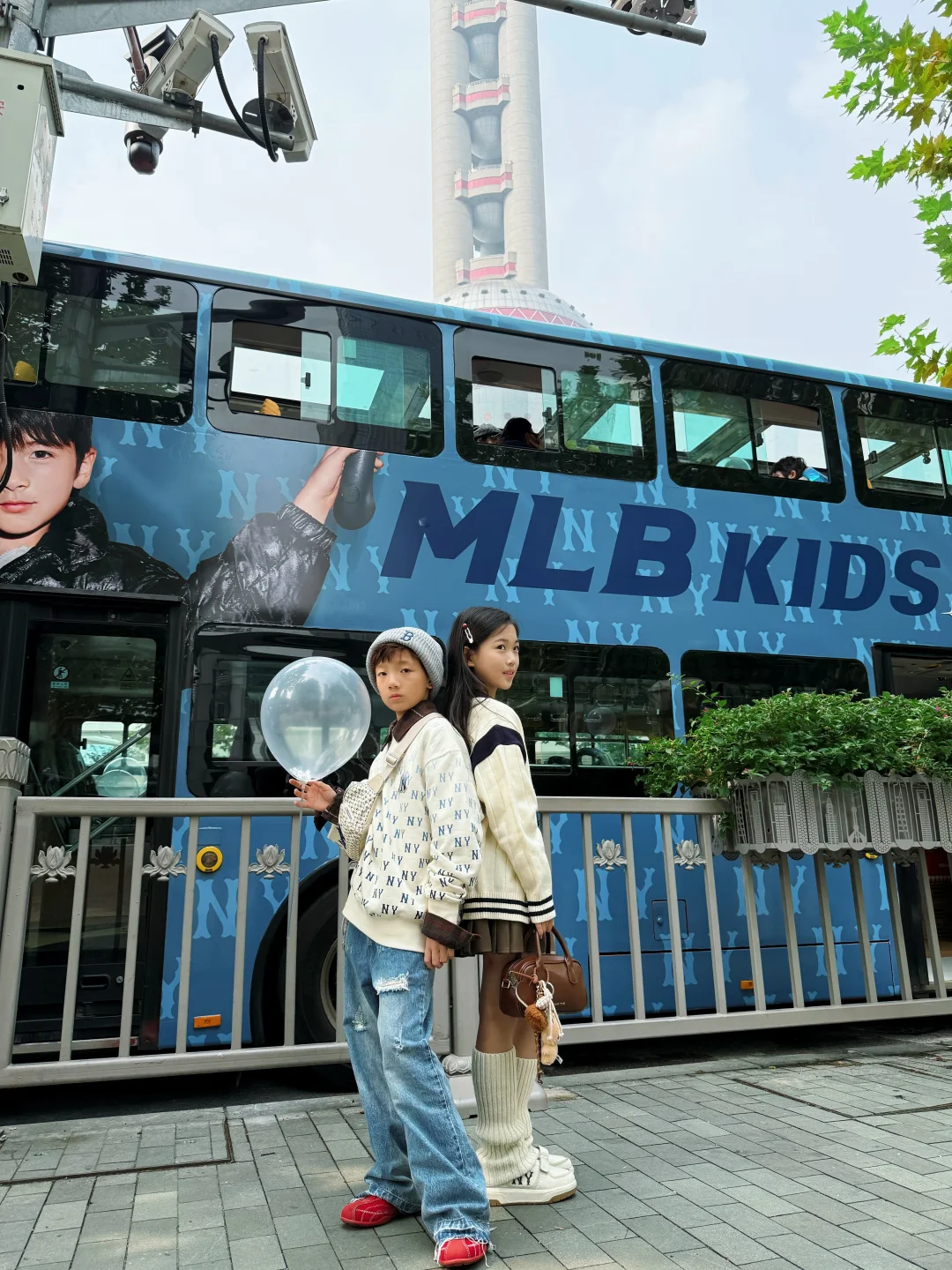 魔都来了一辆专载潮童的bus?有谁还没上车