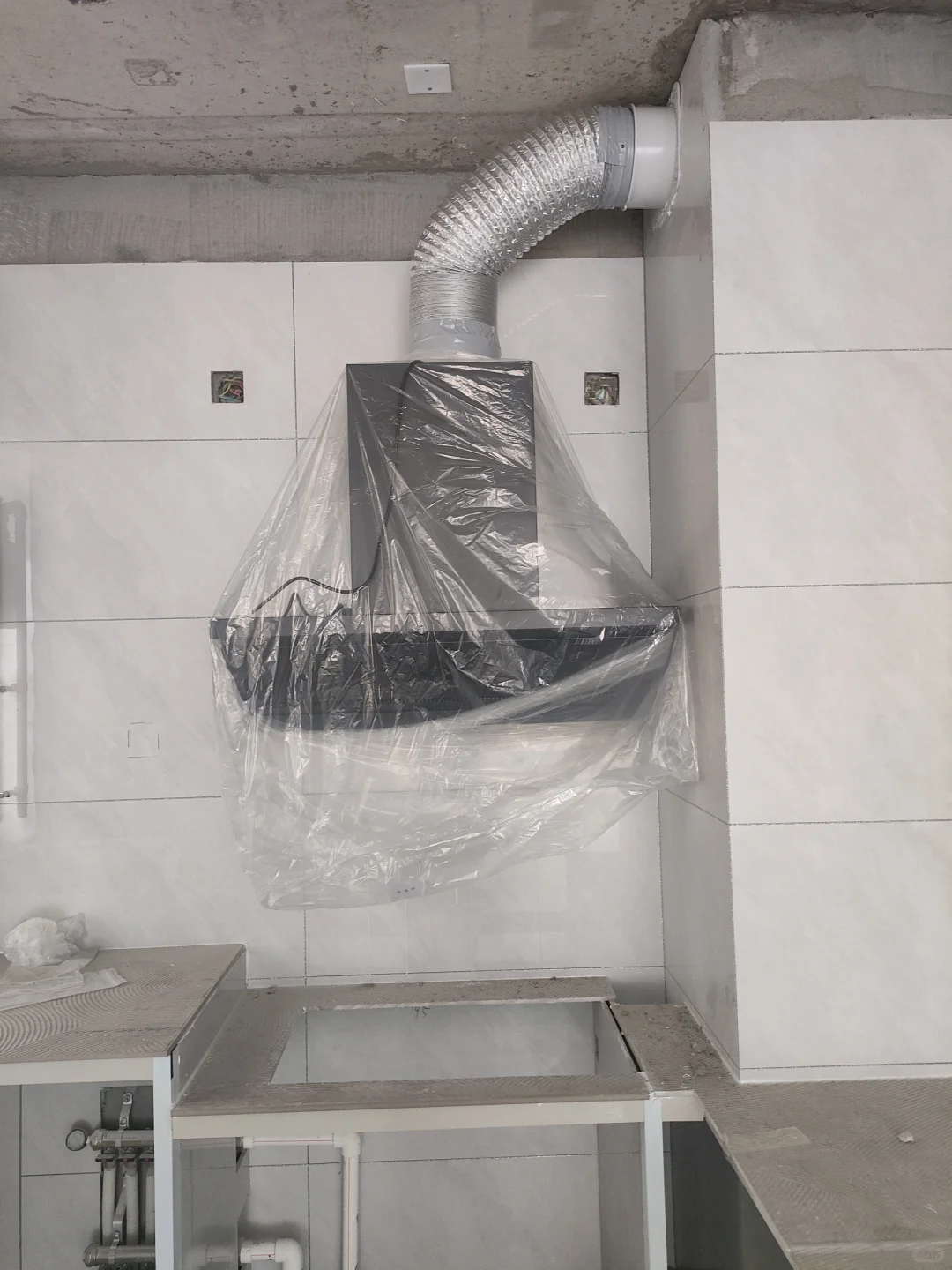 老板小黑镜l1油烟机安装完成