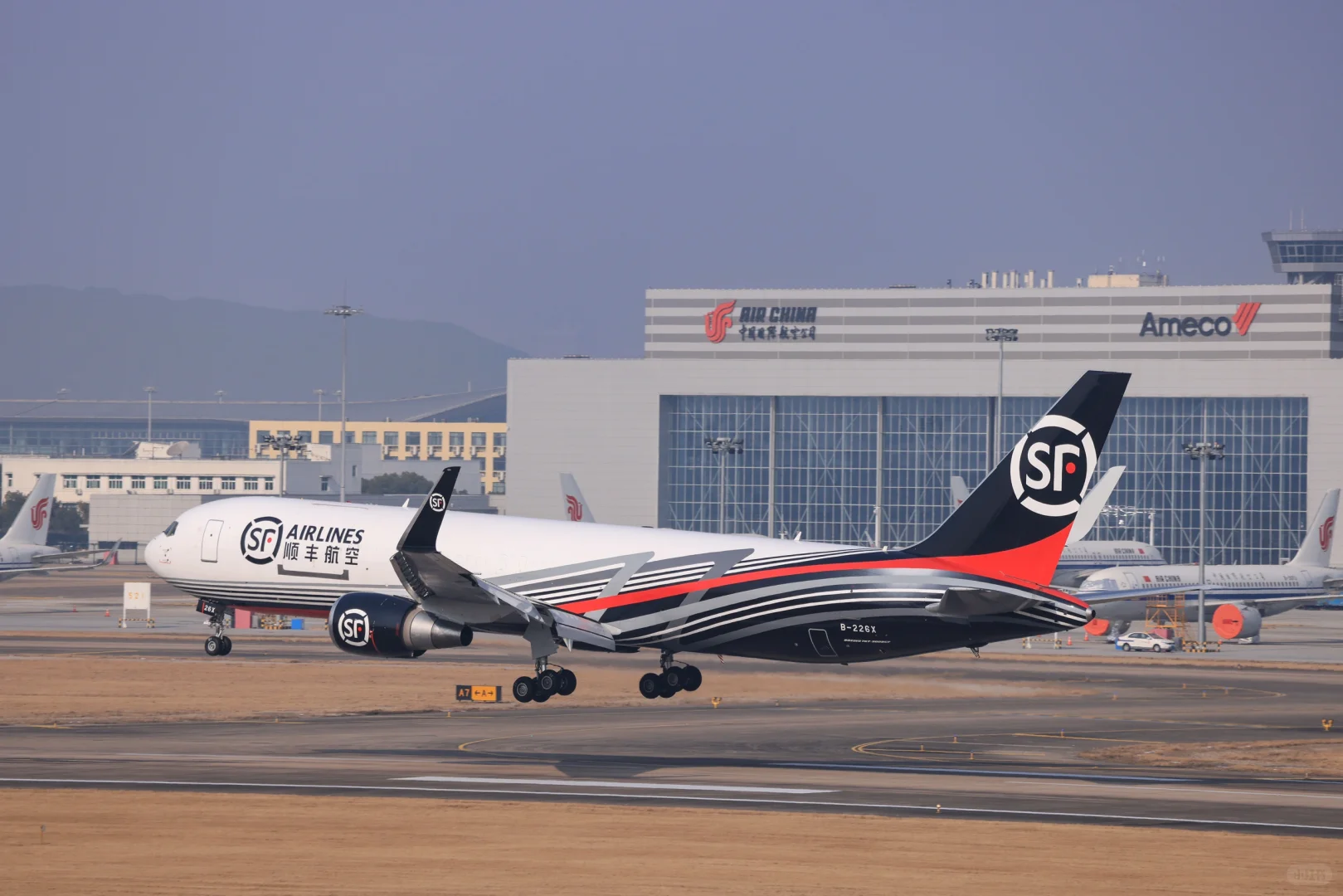 快递公司：圆通，UPS，顺丰B767货机