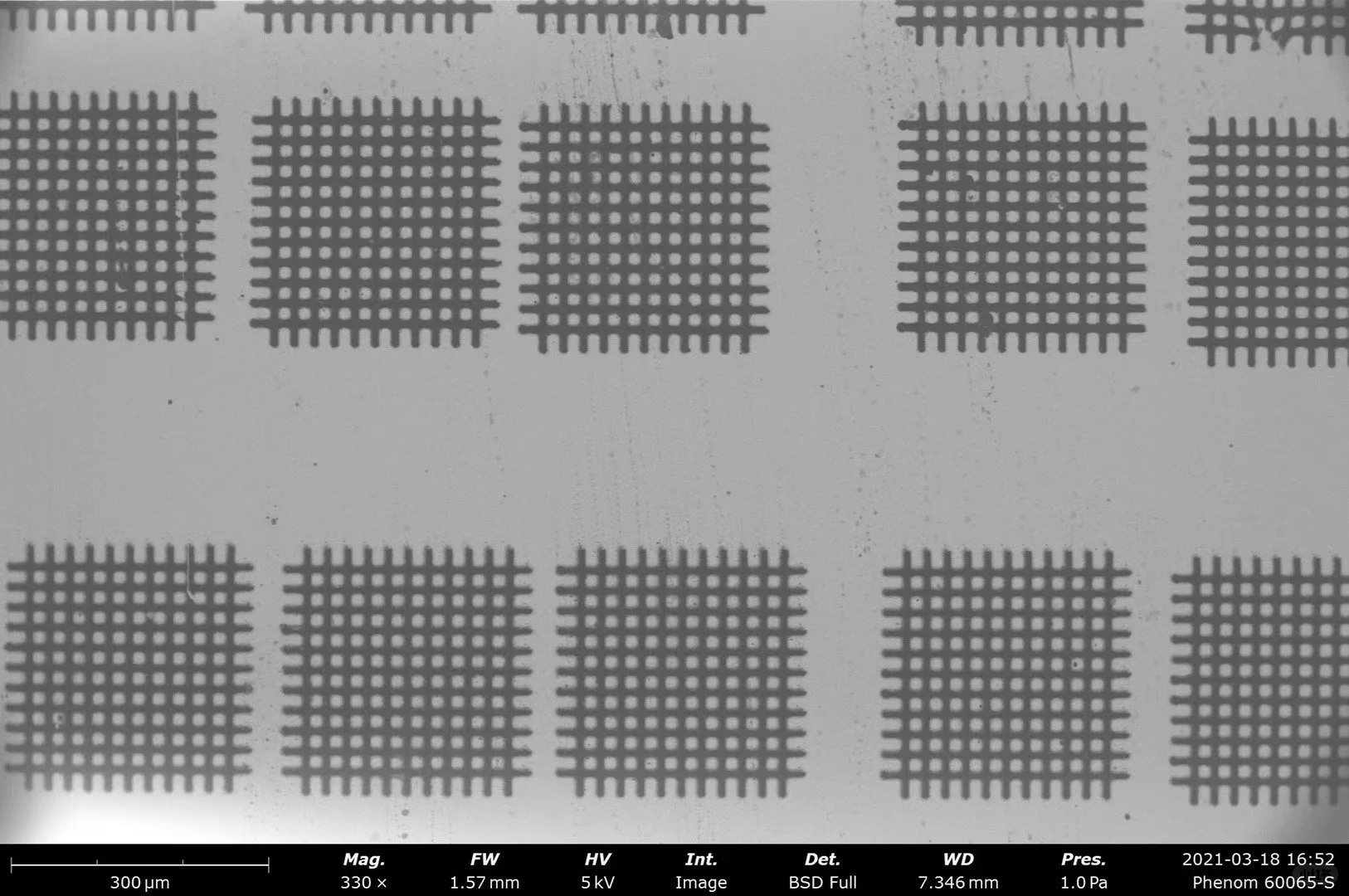电流体动力打印,每根线打印了30遍