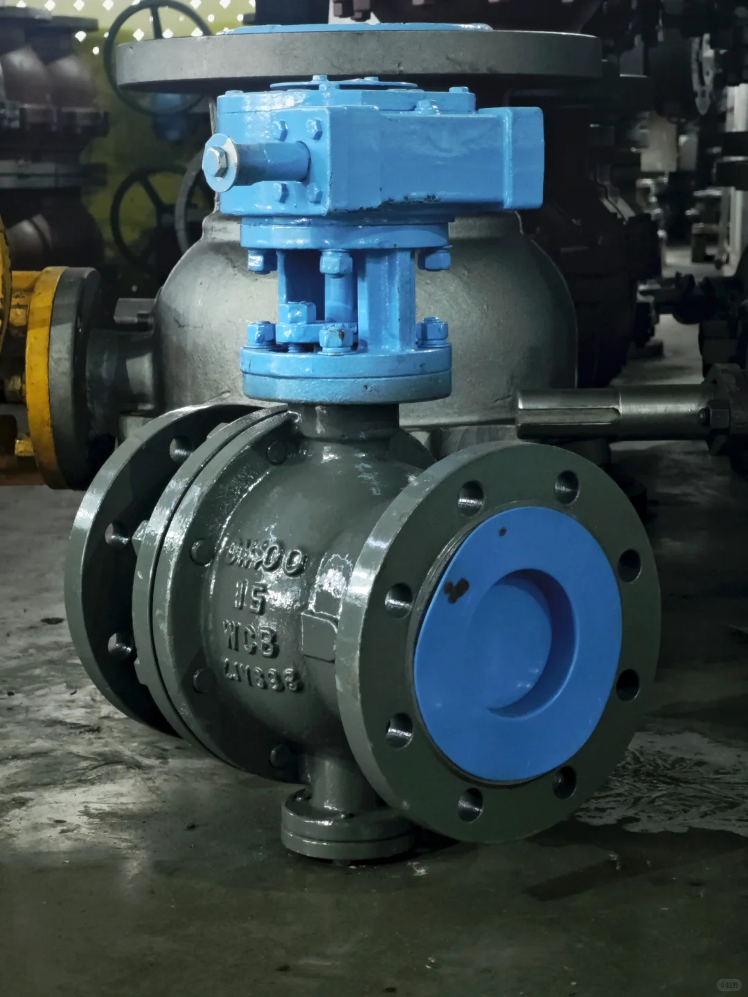 暗调美学｜工业齿轮间的光影诗篇