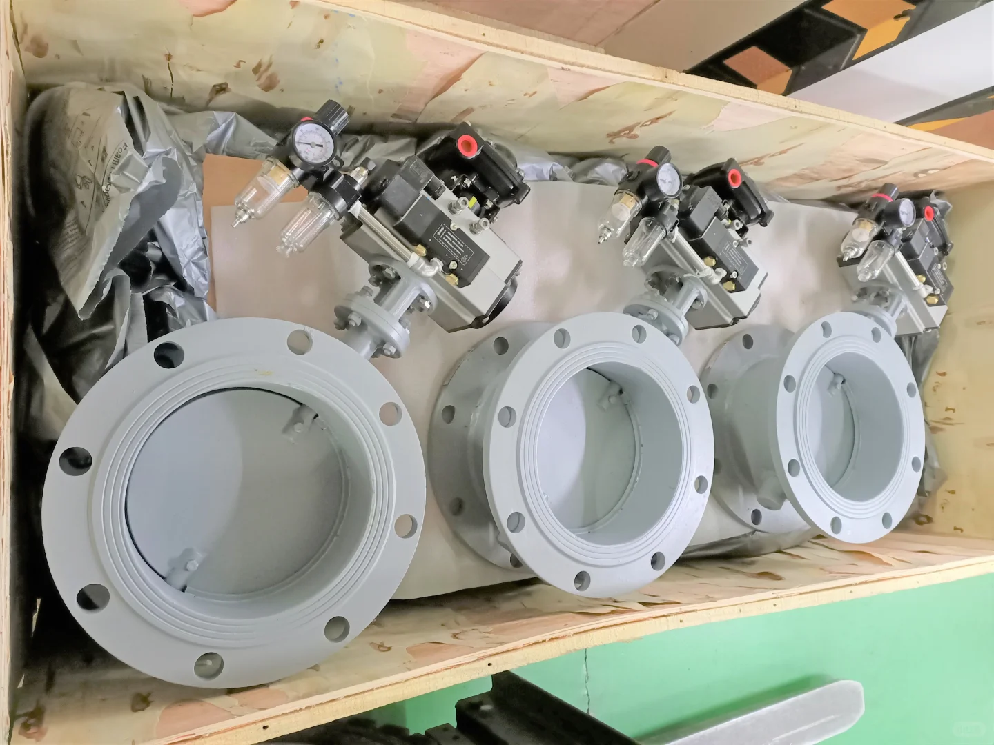 浦欧威阀门通风阀﻿ 采用钢板焊接制造