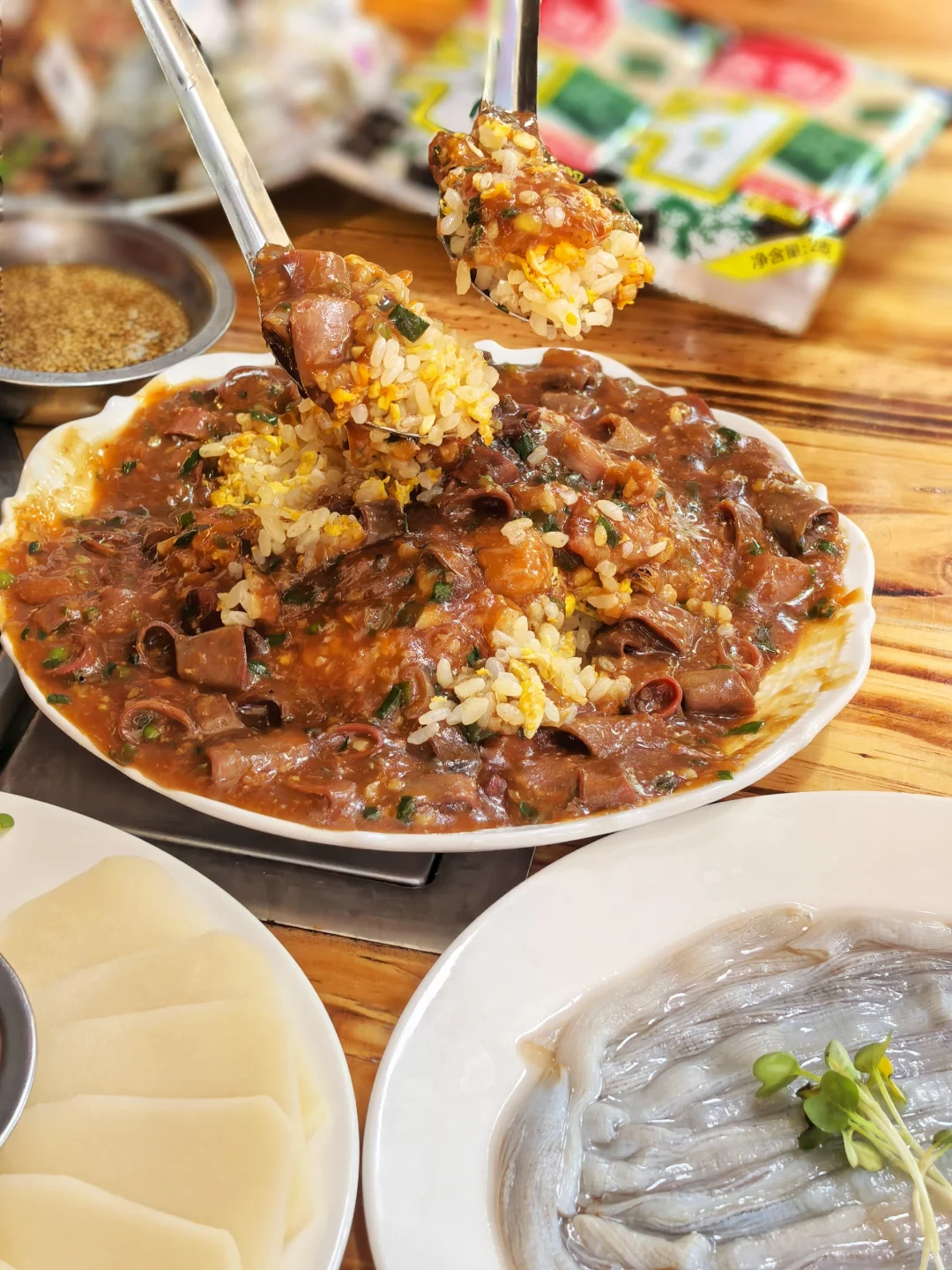 昆明这家店不得了，竟然吃上了十肉拼盘?