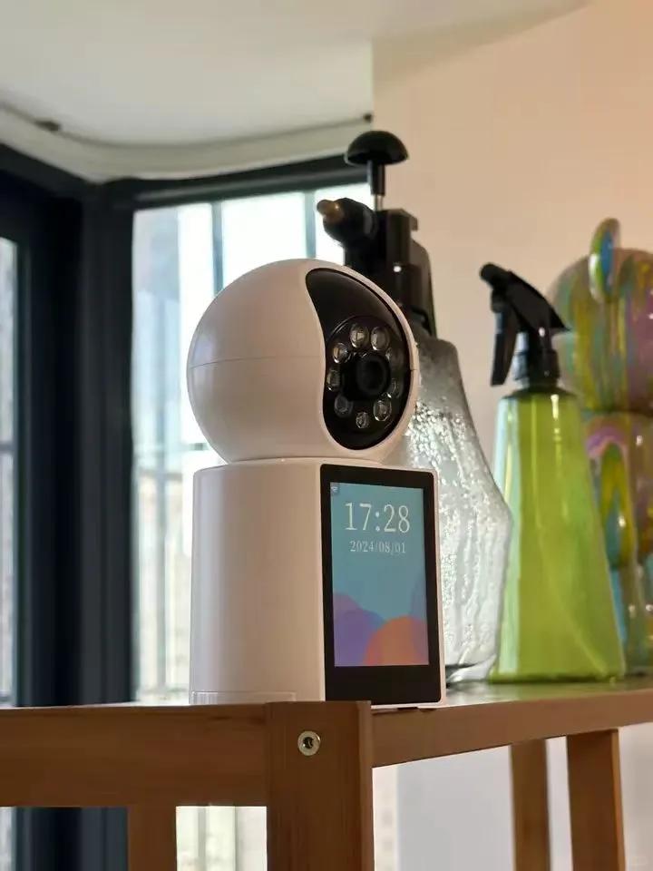 想和家里老人小孩双向视频通话，装这个监控