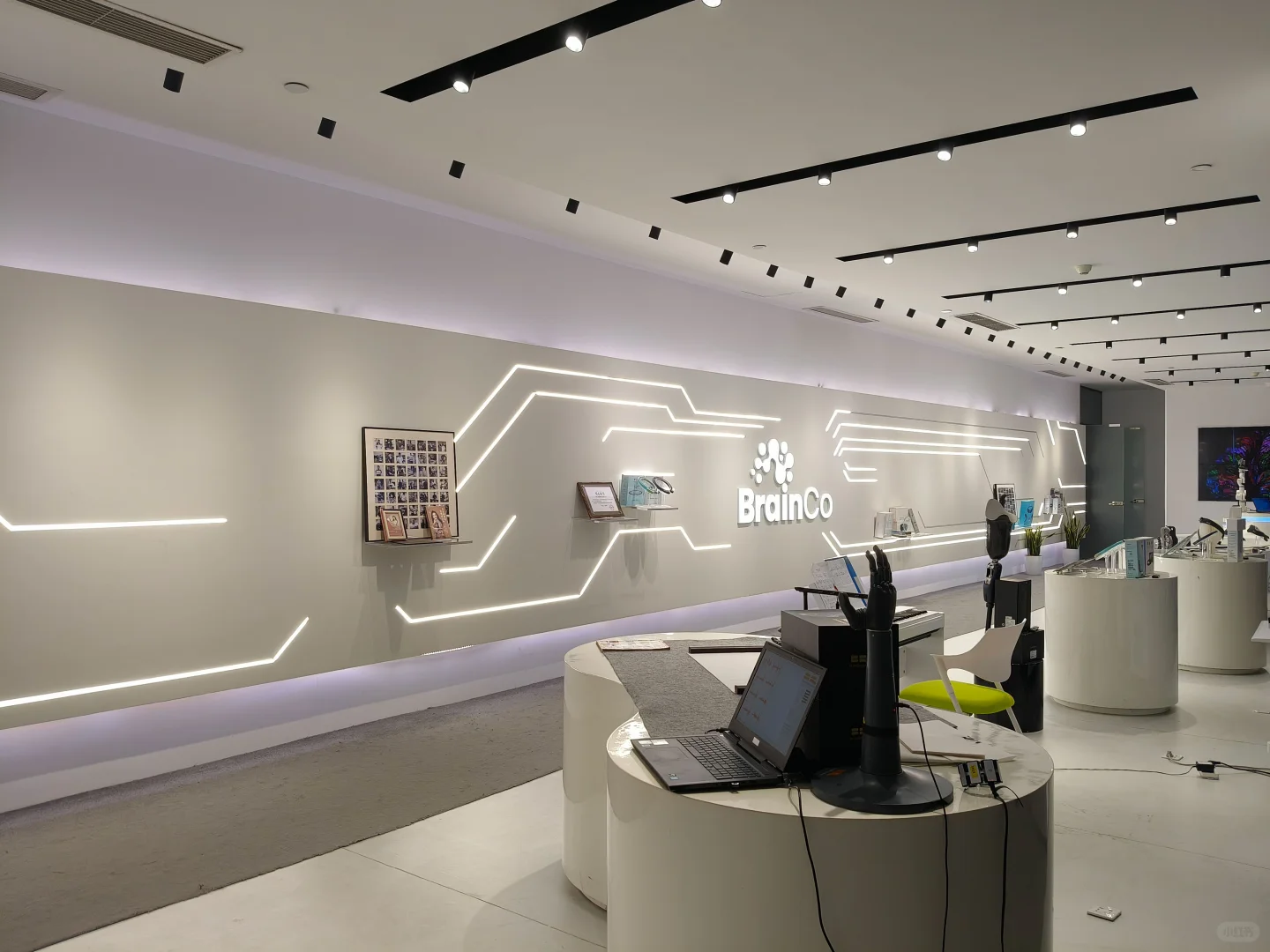 科技型企业参访活动-参观强脑科技