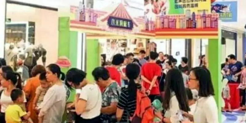 上海时尚之都服装展会设计搭建:多因素需考量