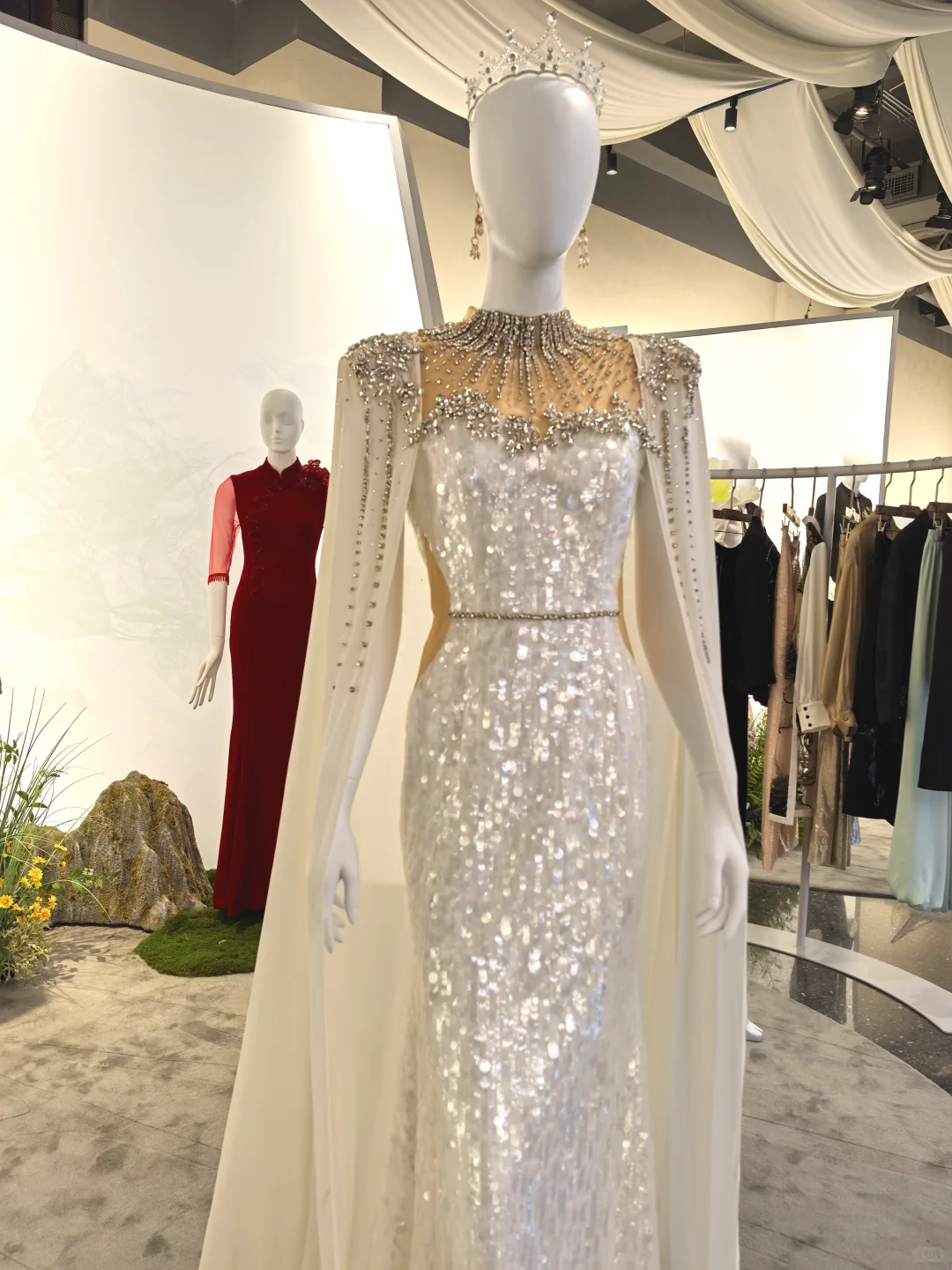 尚街新中式的NANCY孙品牌明星礼服展