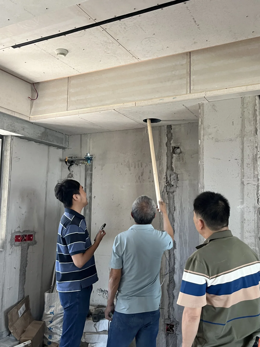 邻居一句话,我砸了刚装好的厨房吊顶!