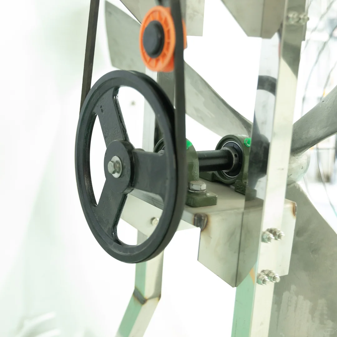 养殖设备一站式采购：养殖场玻璃钢负压风机