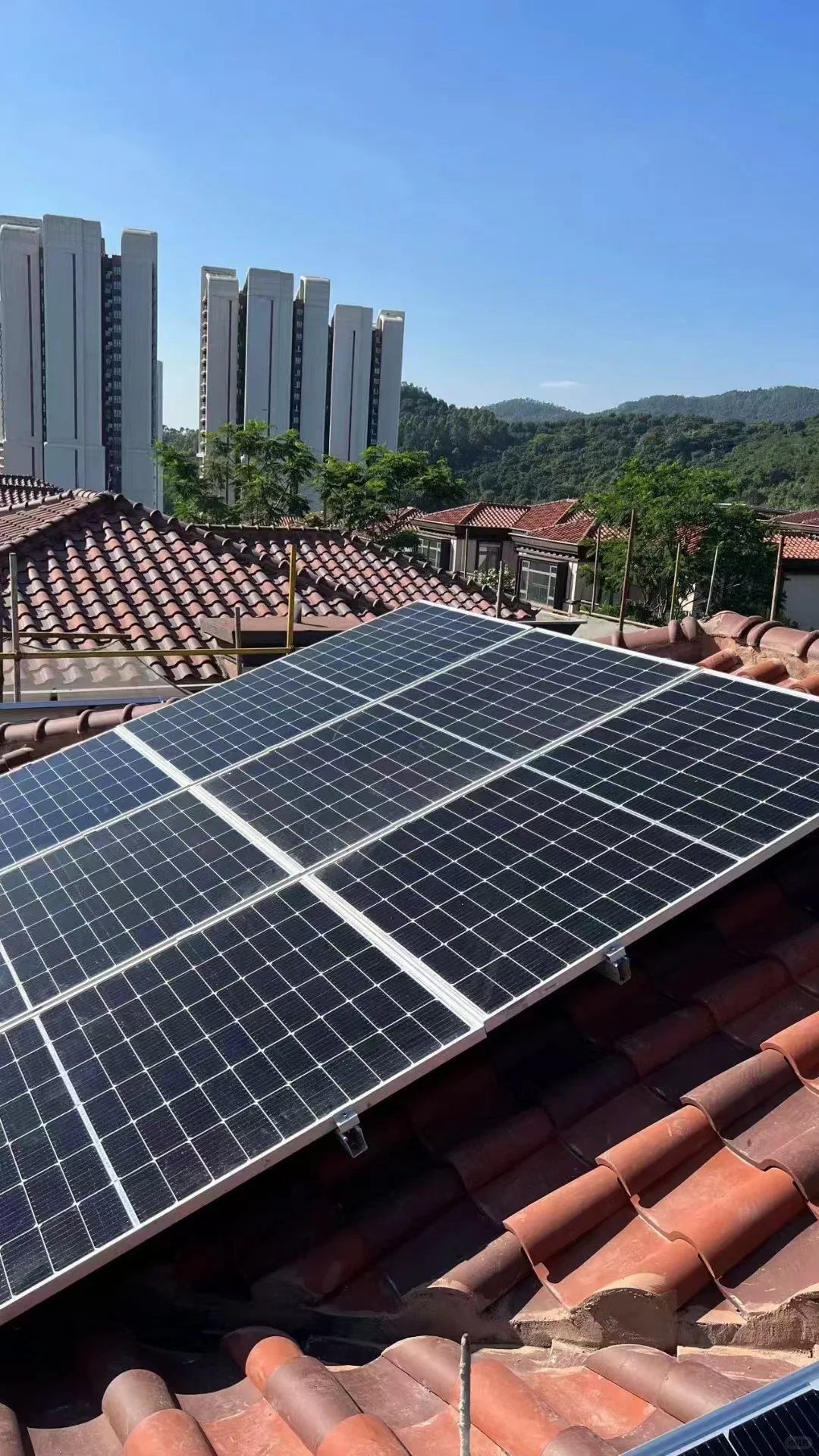 屋顶装太阳能板的开心瞬间?