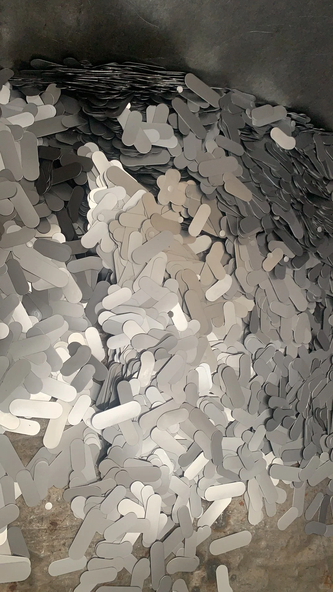 定期去工厂检查有没有新的边角料，检测