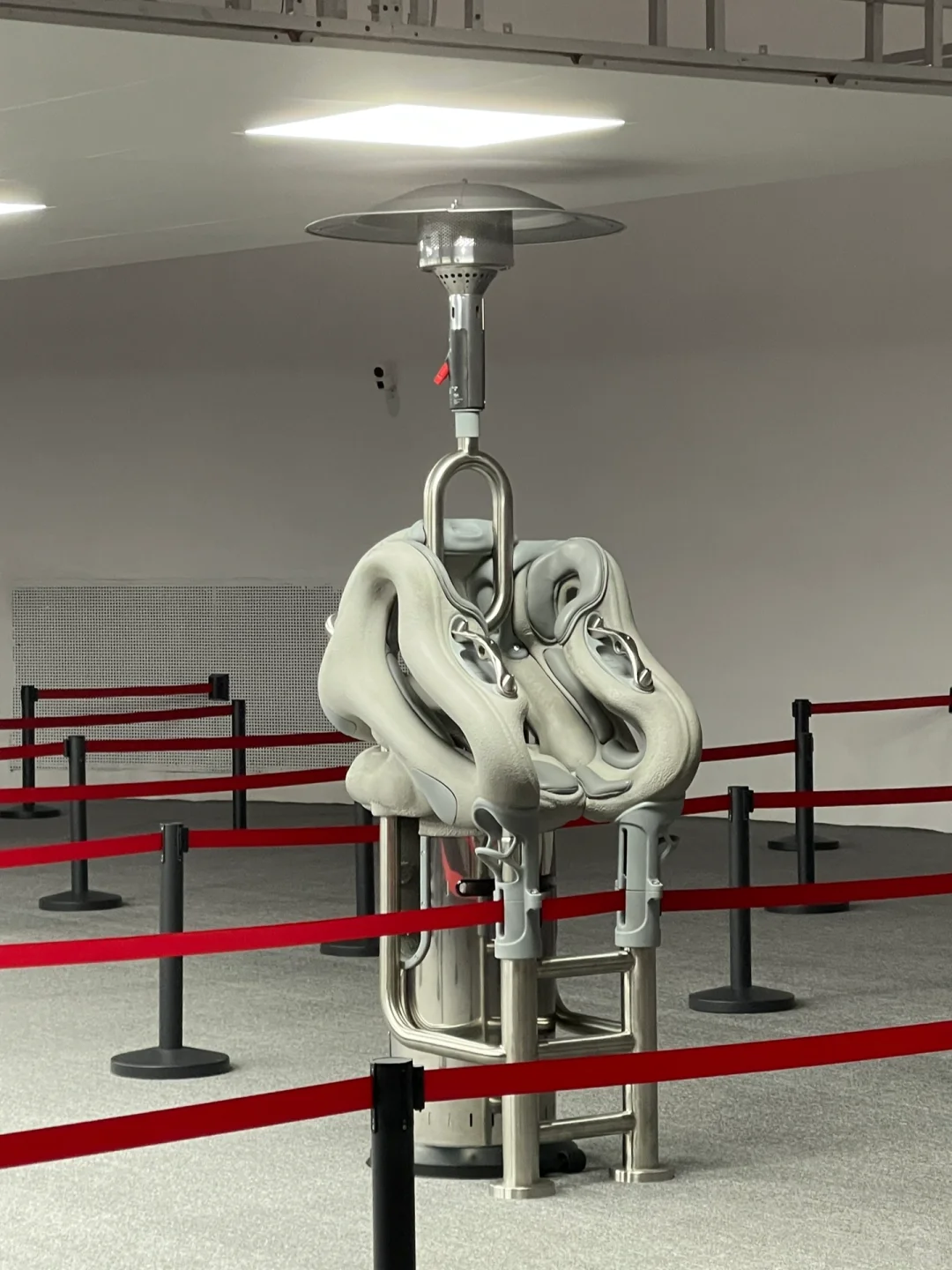 当女性以扭曲的姿态成为艺术馆展品……