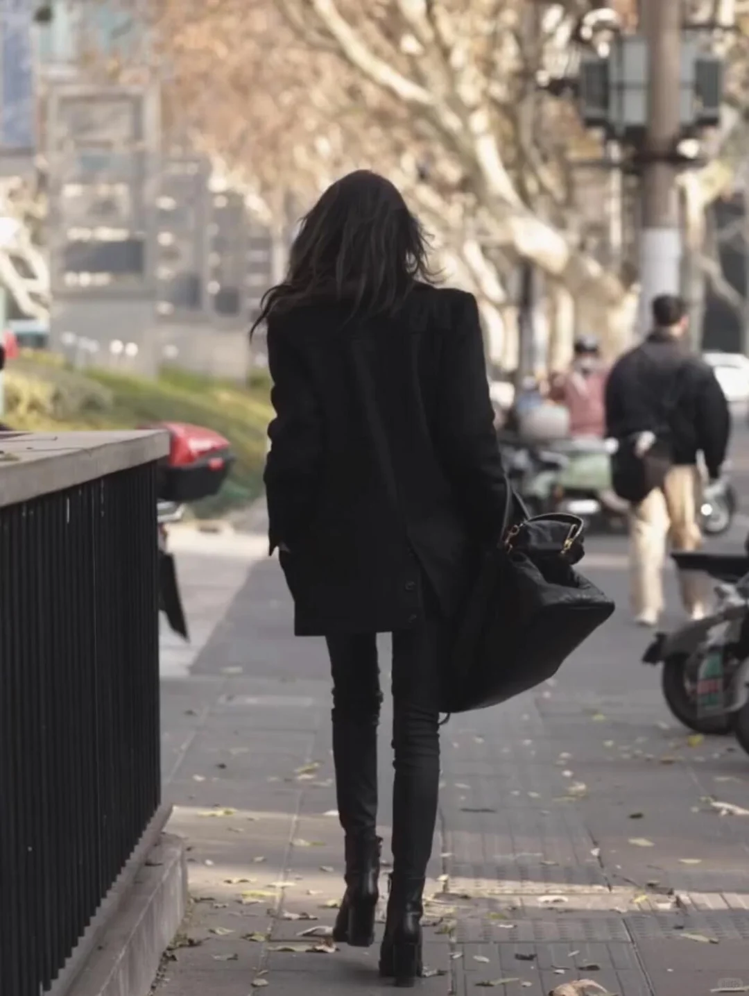 黑色正肩永远是经典这件有蹲的么？！！