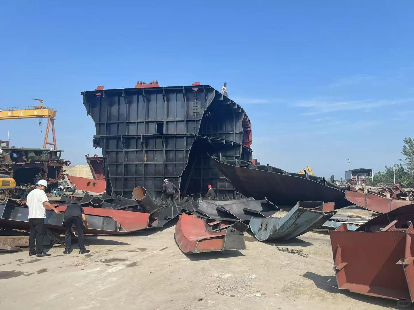 每天有废钢1000吨，有收购者欢迎洽谈