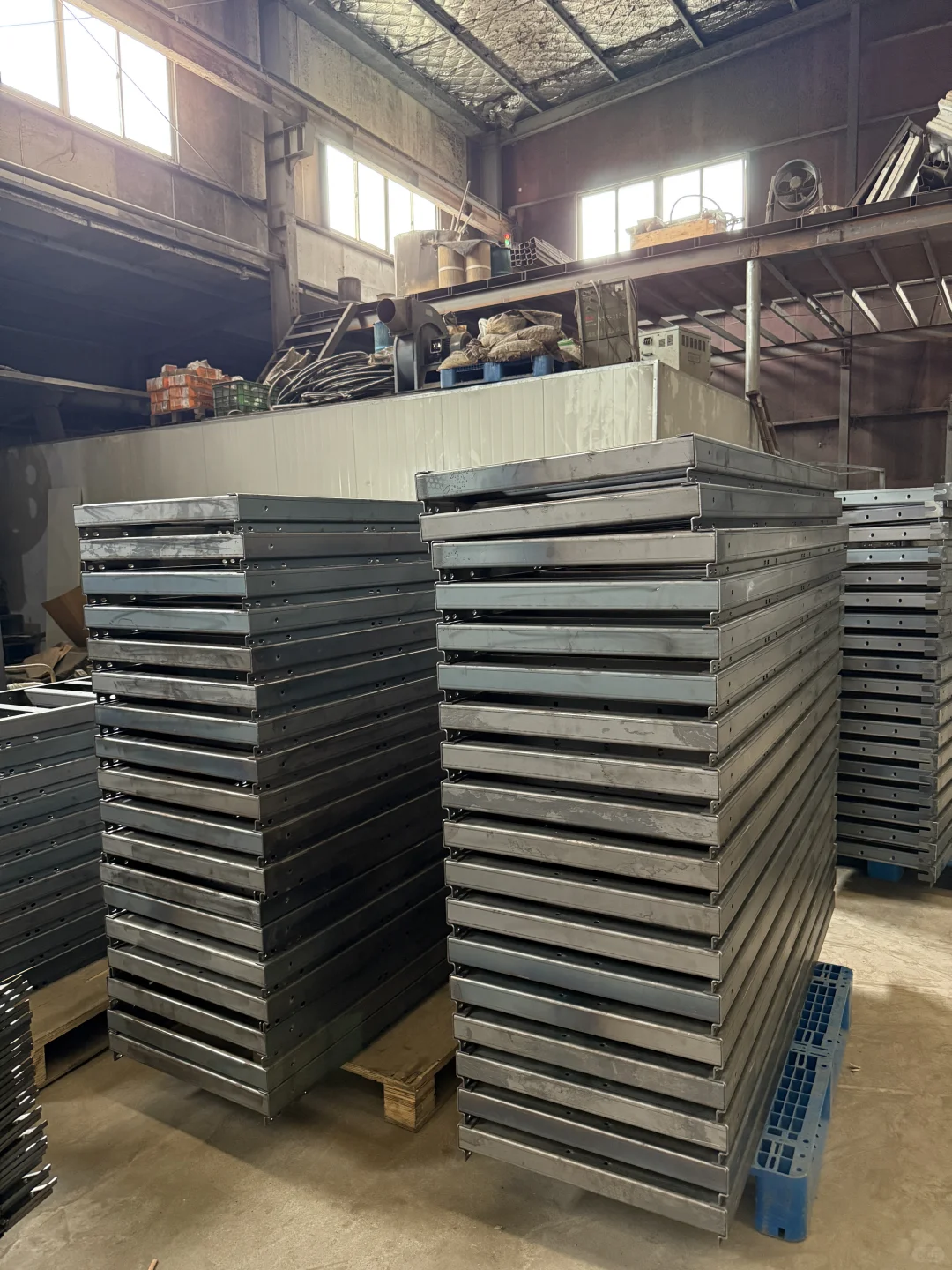 96年女生接手专业钣金加工