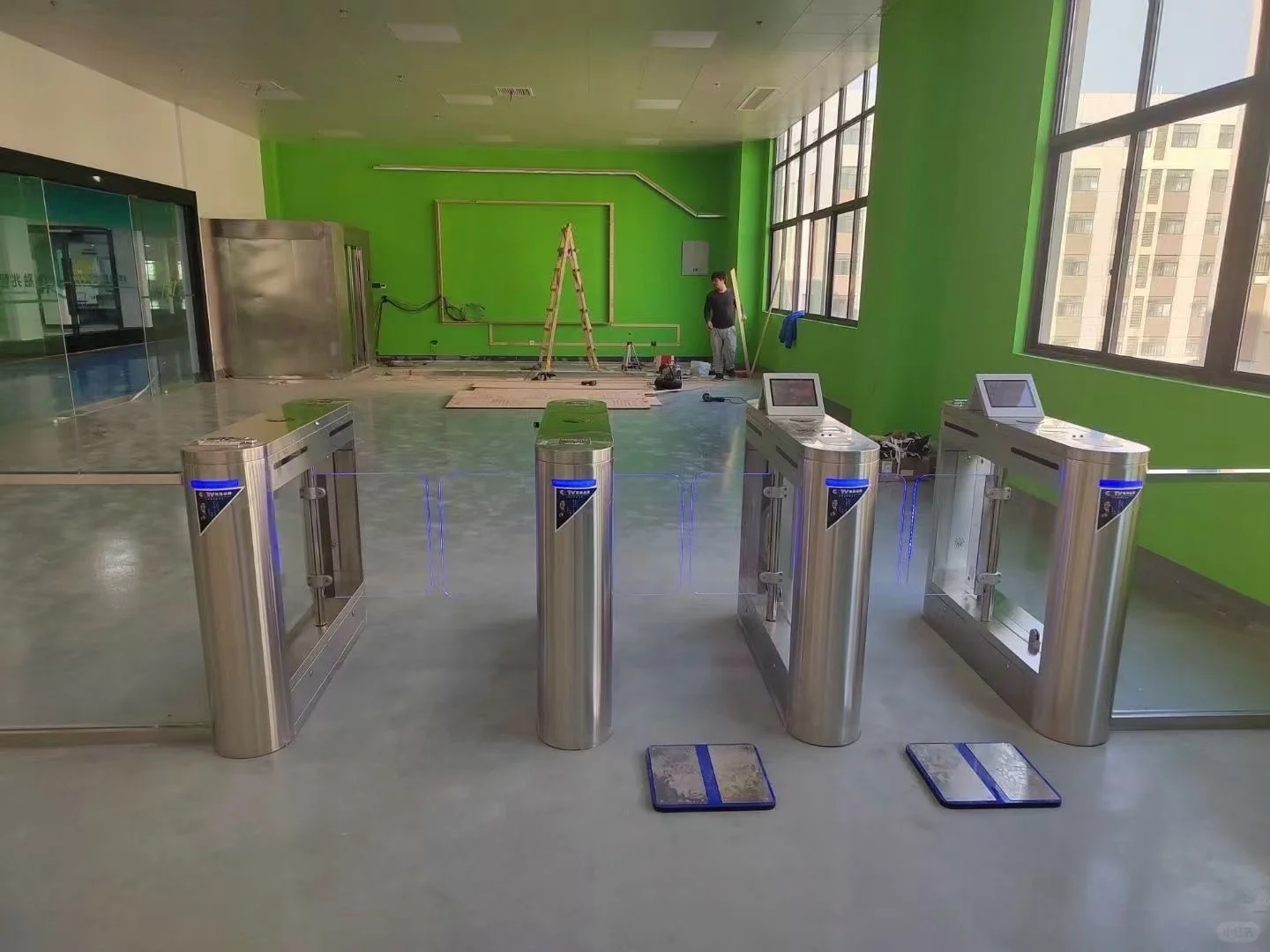 ?人行通道闸机分类指南｜选对闸机效率翻倍