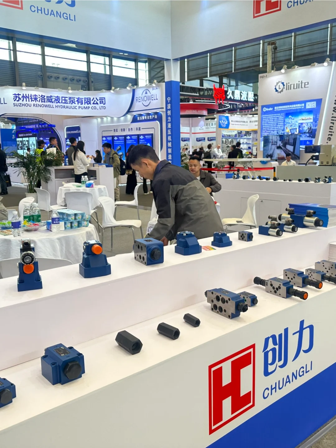 参展中，欢迎。Welcome to our booth