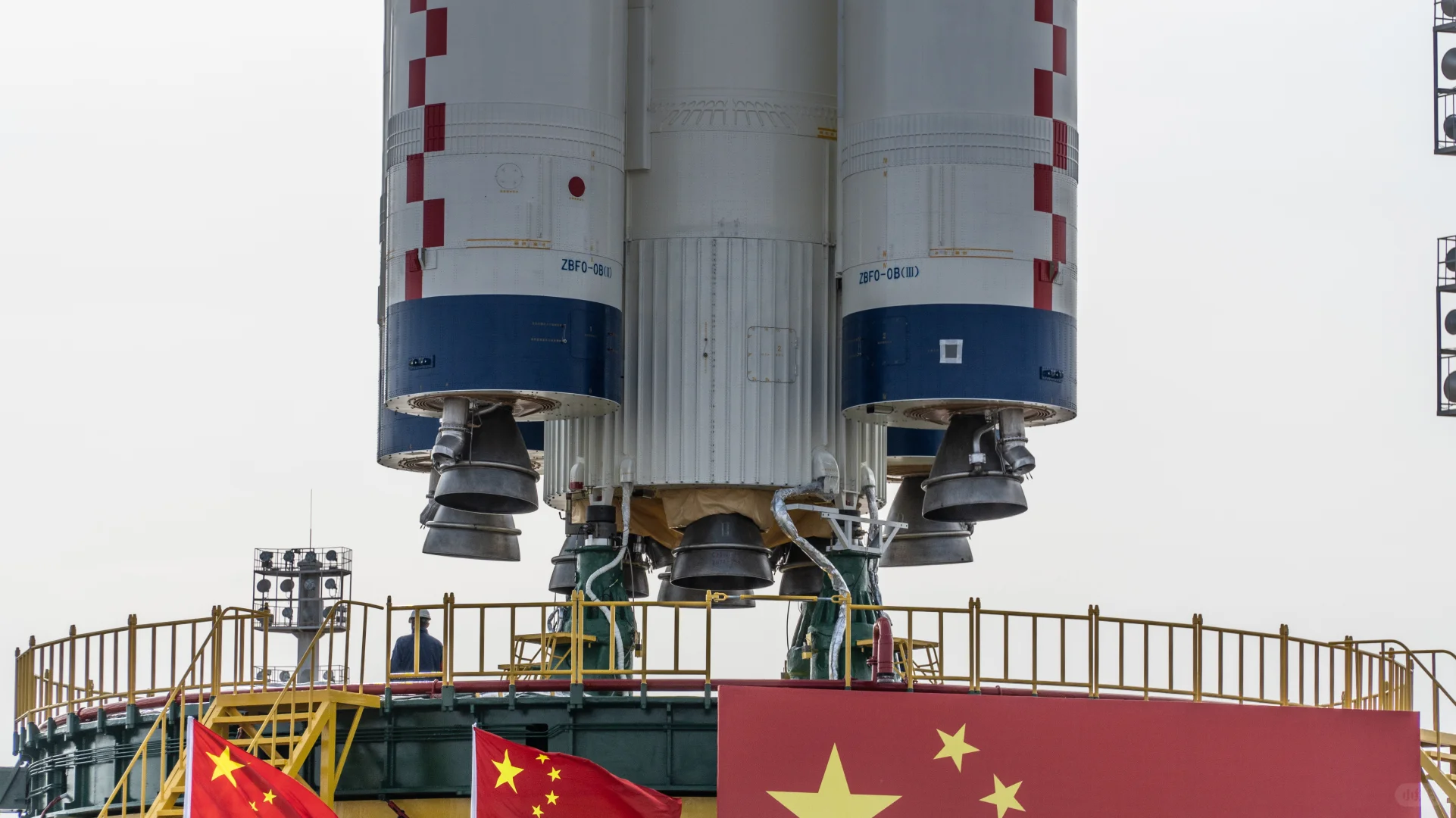 神舟发射转运，实在是太帅了