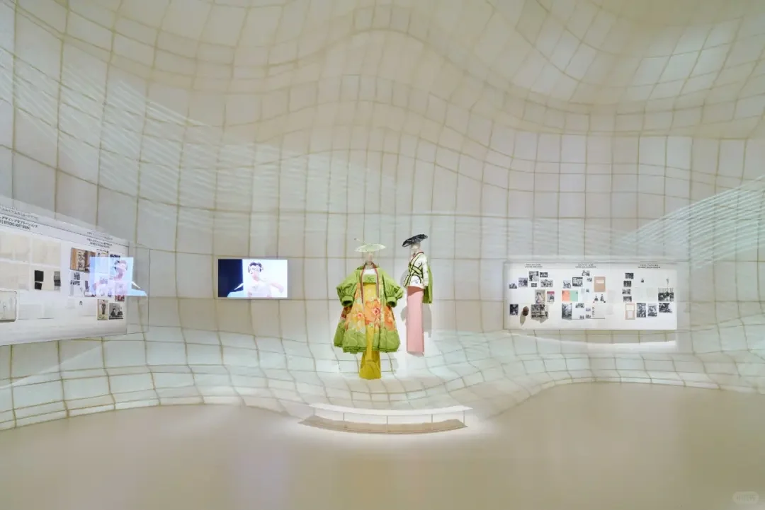 ⚫️坐观展览|当你走进时装展