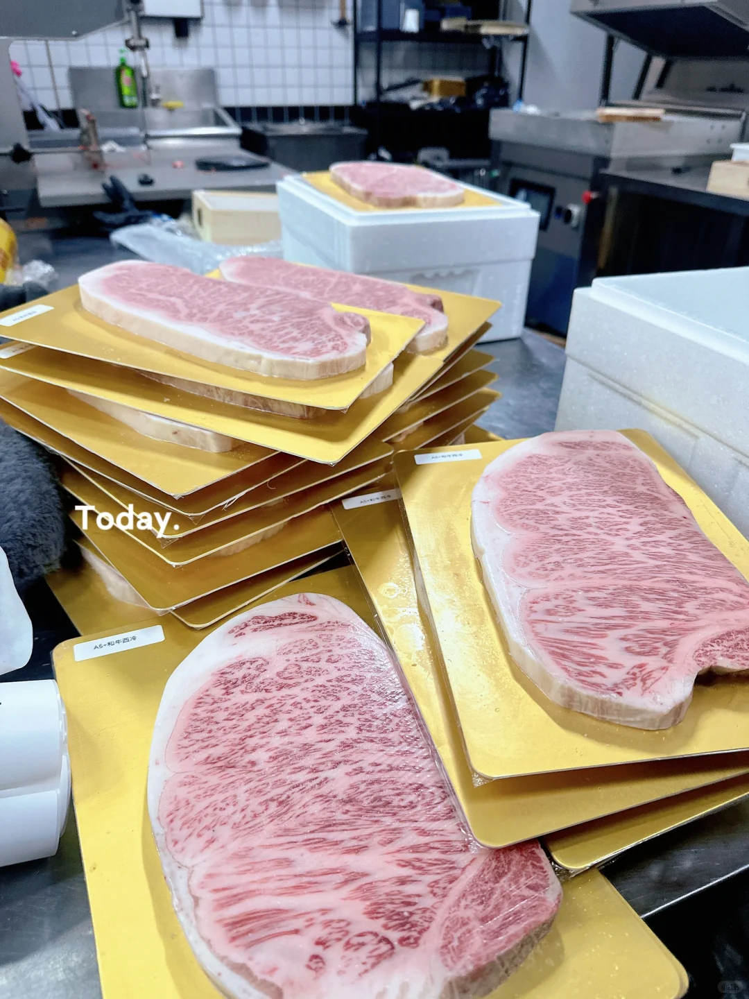 在沈阳、90后肉铺店主的日常～礼盒…