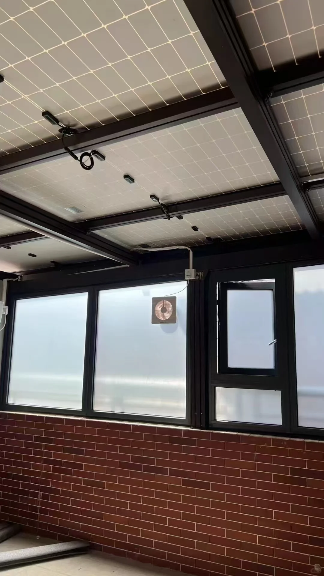 屋顶装太阳能板的开心瞬间?