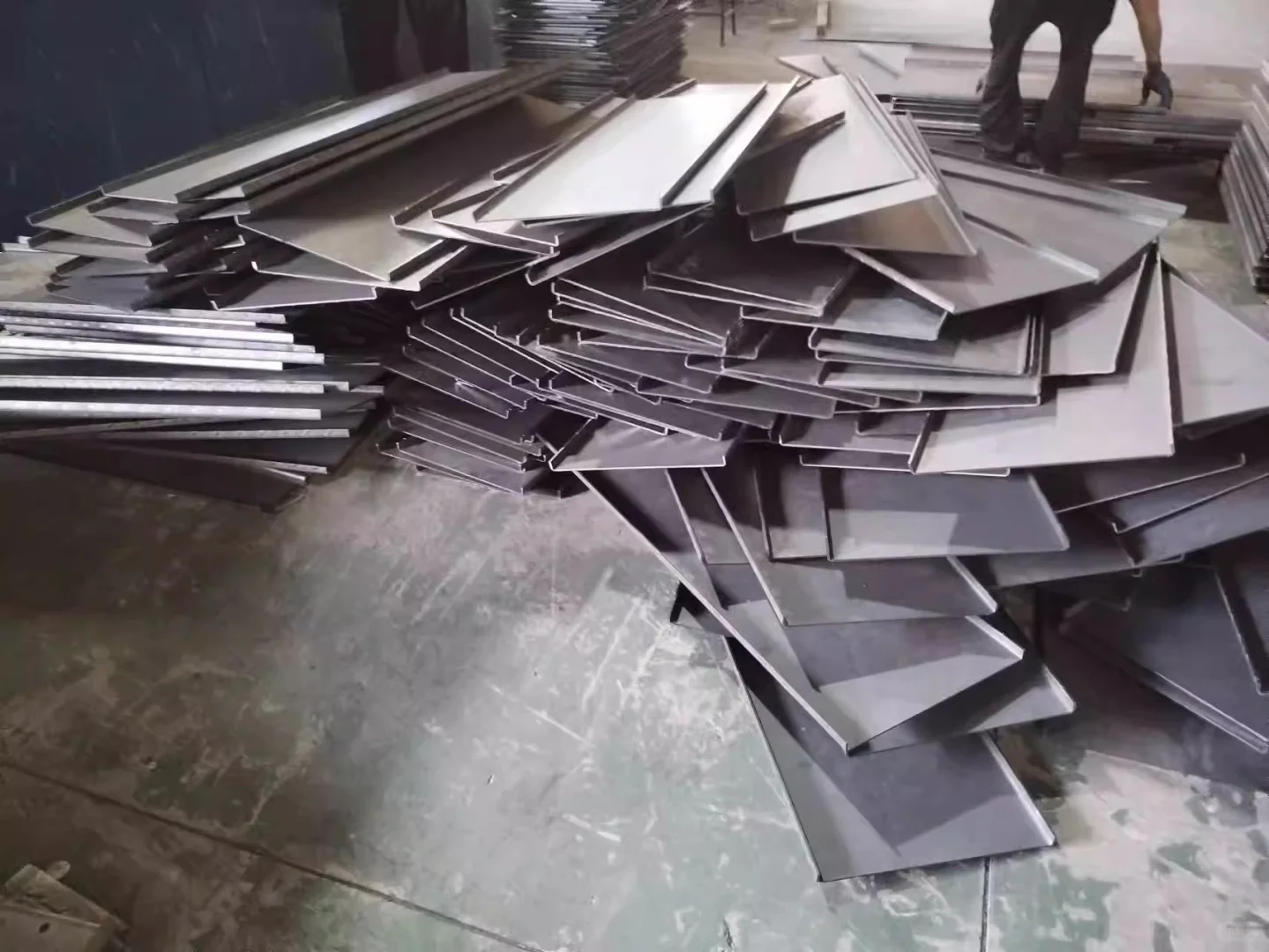 花纹钢板制作成踏步板：为何成工程界的首选