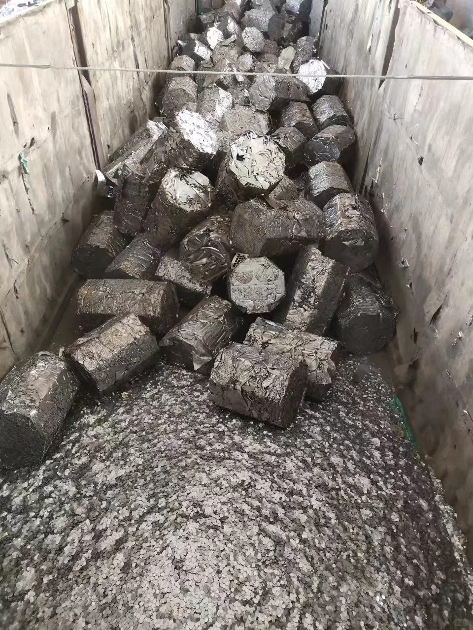 清一色低碳低锰压块冲子铸造专用～