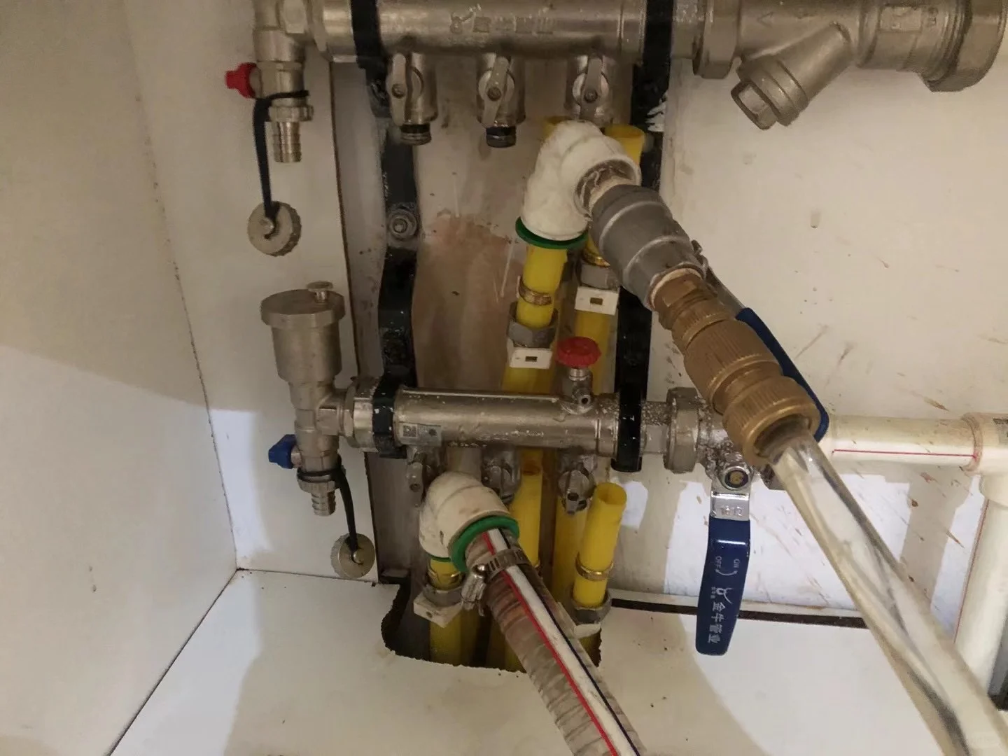 专业清洗地暖，冬天给你温暖的家