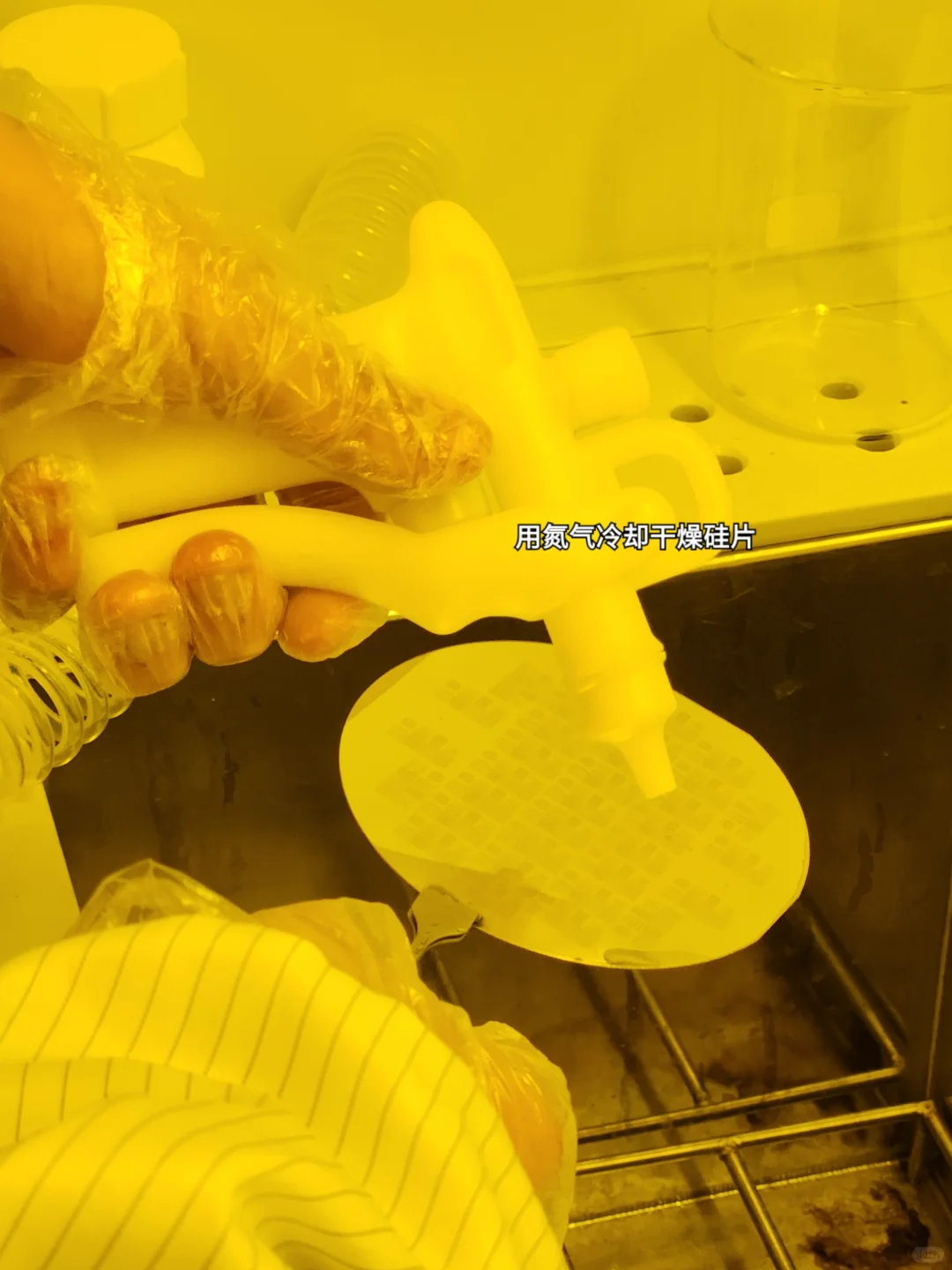 工科日常之我在超净间用光刻机