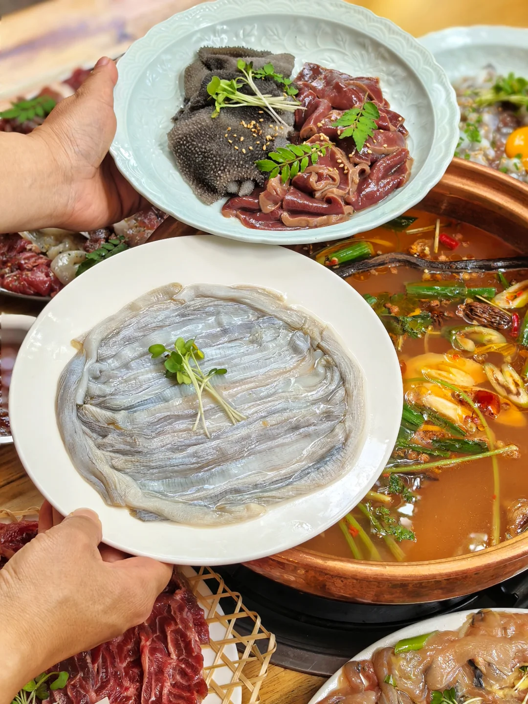 昆明这家店不得了，竟然吃上了十肉拼盘?