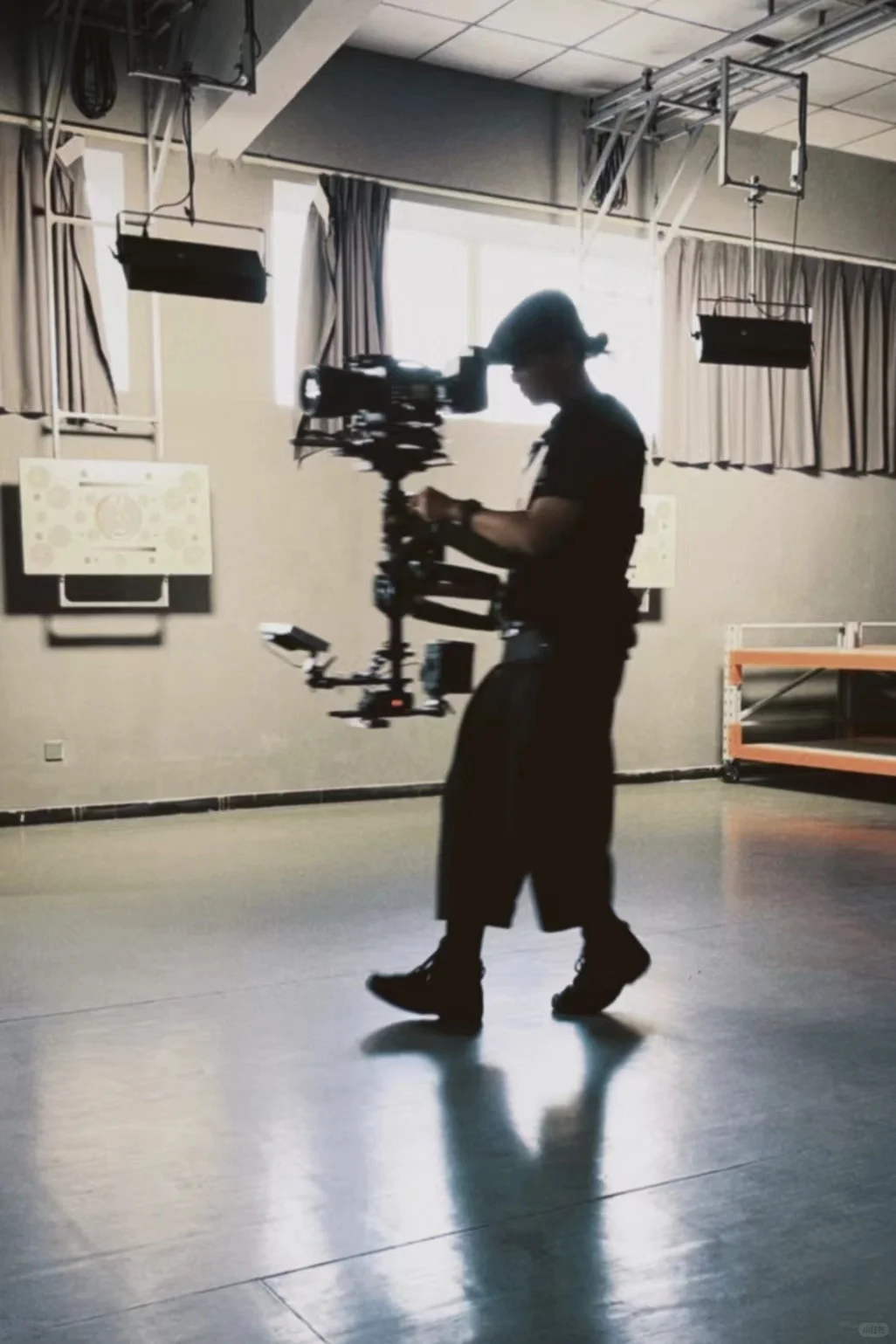 当代摄影师应该学习斯坦尼康吗？