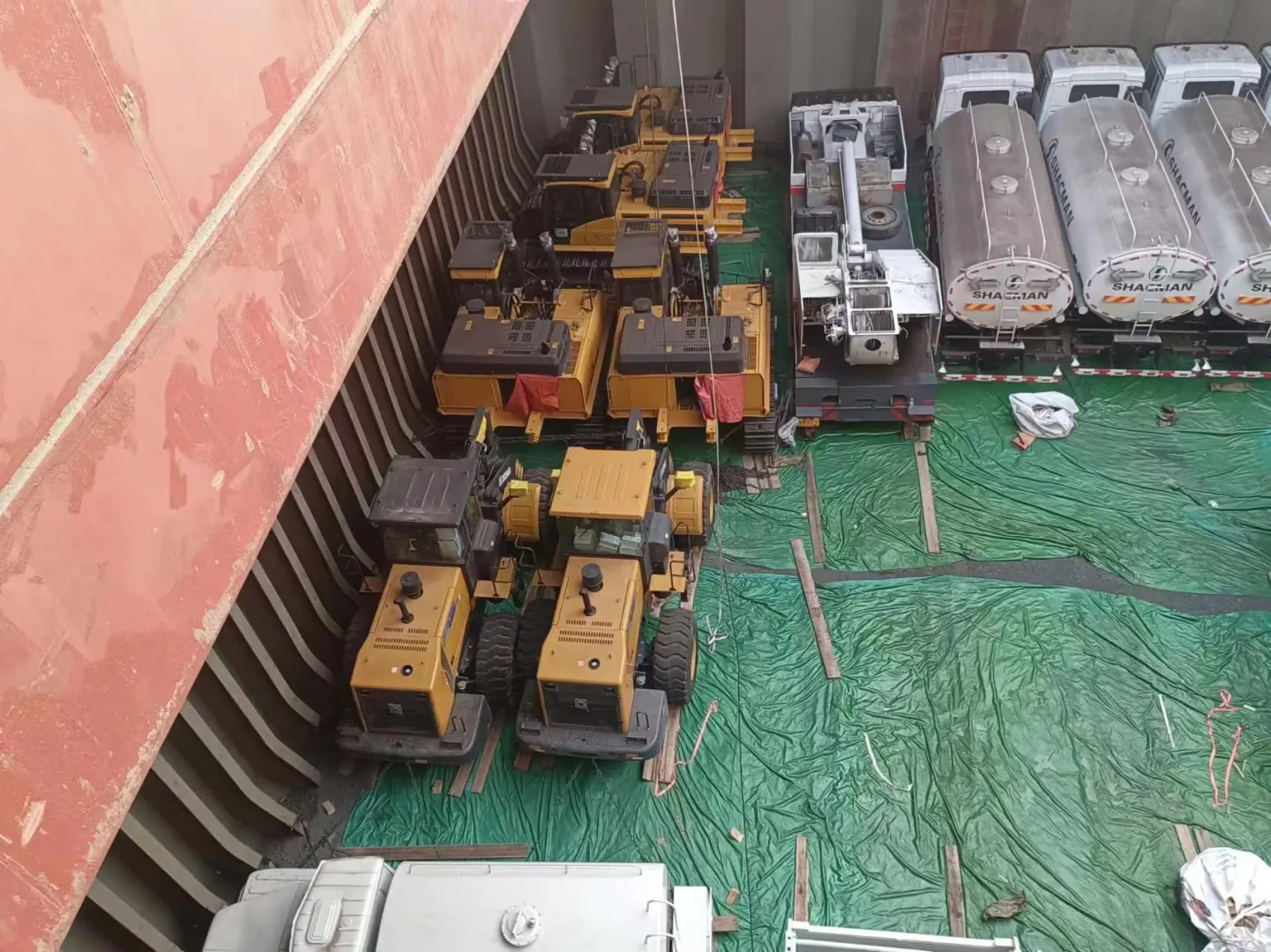 发货散货船舱内啦啦啦