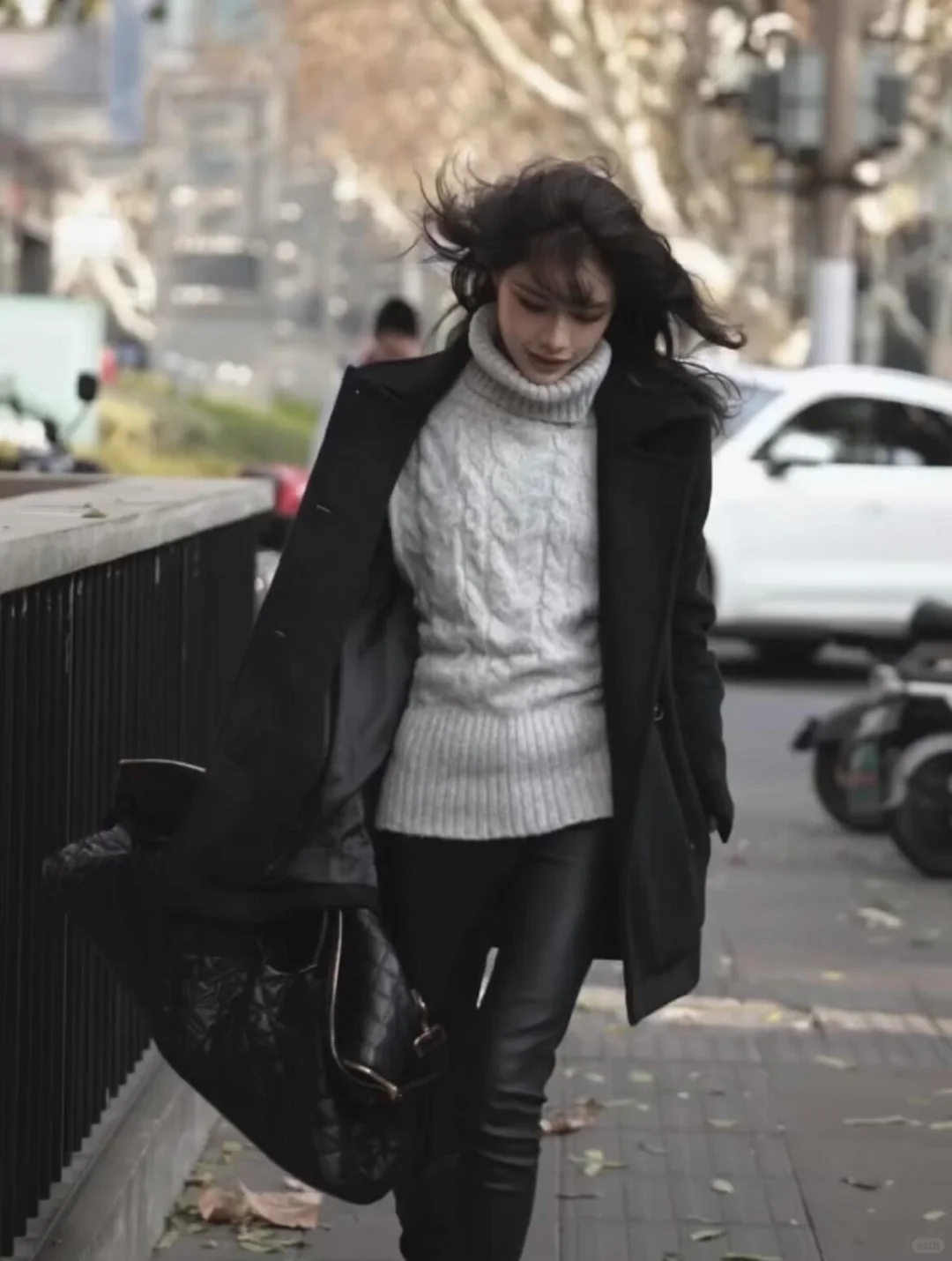 黑色正肩永远是经典这件有蹲的么？！！