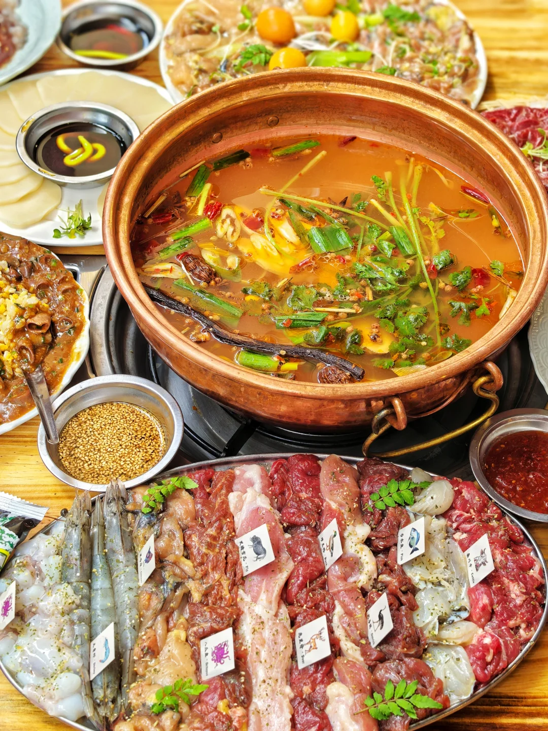 昆明这家店不得了，竟然吃上了十肉拼盘?