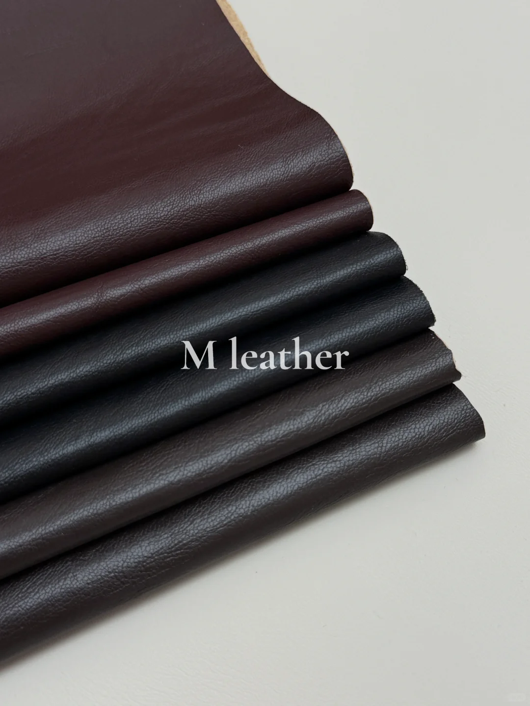 新一代环保皮新之选 —— 水性超纤皮革面料