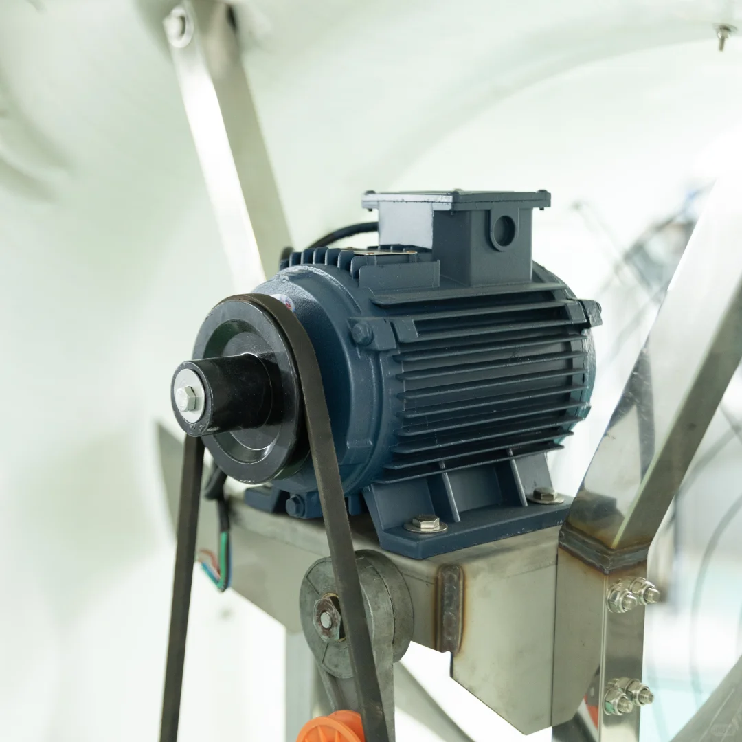 养殖设备一站式采购：养殖场玻璃钢负压风机