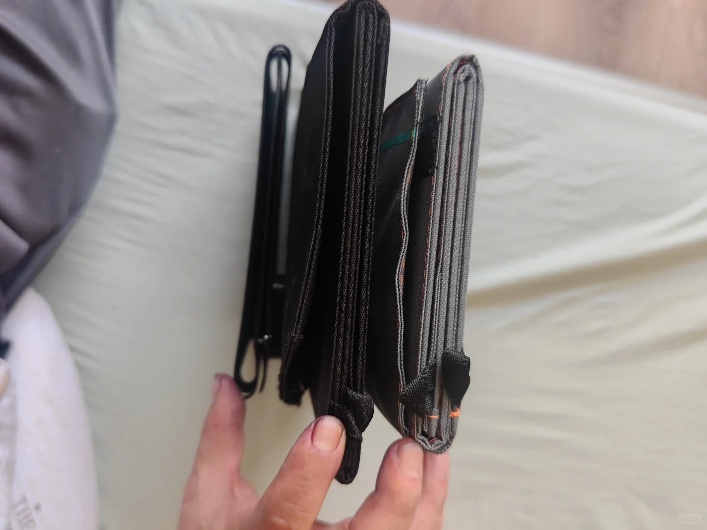 重装徒步100元太阳能充电板测评！