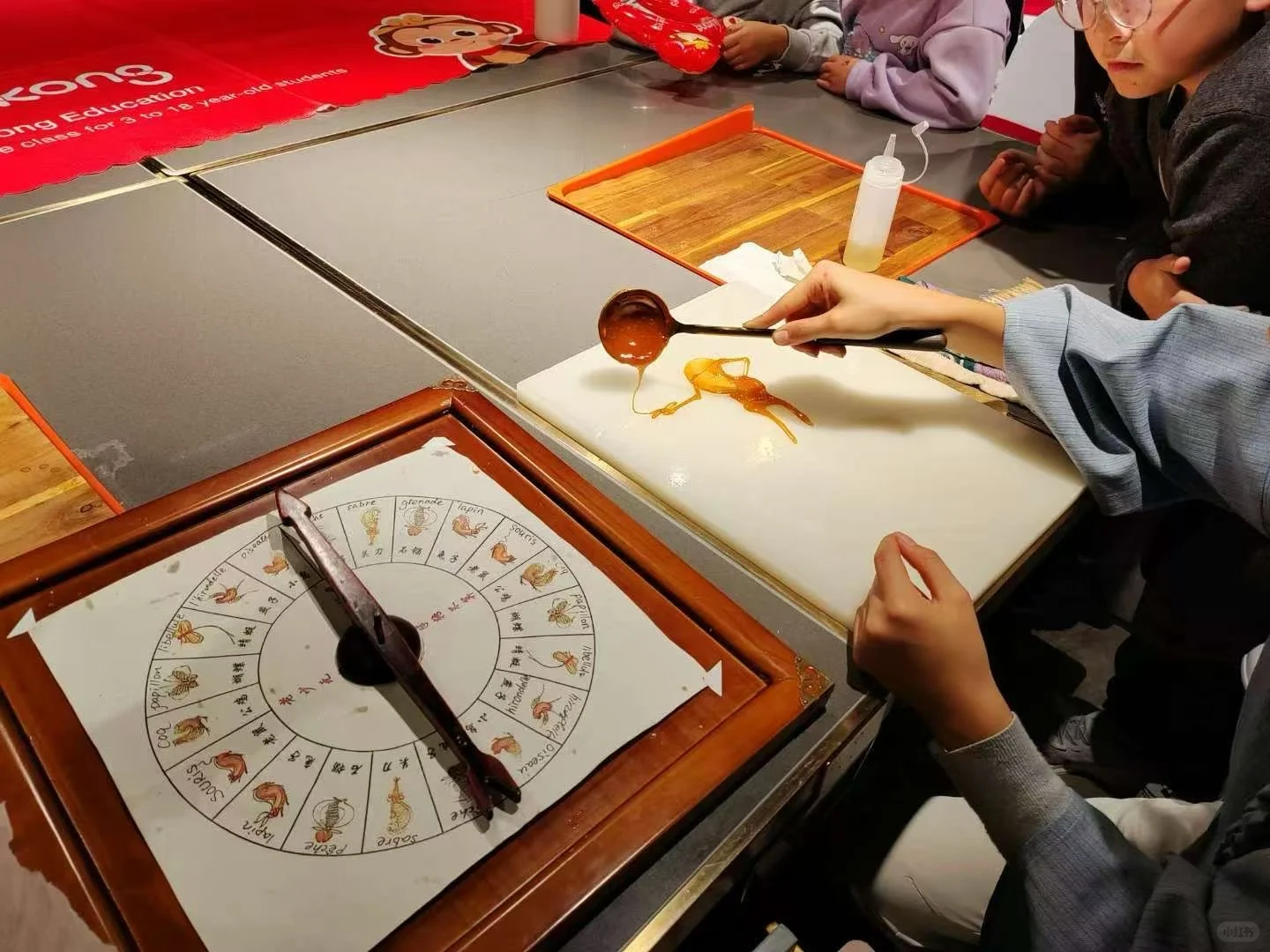 巧手绘糖画，甜蜜传非遗?