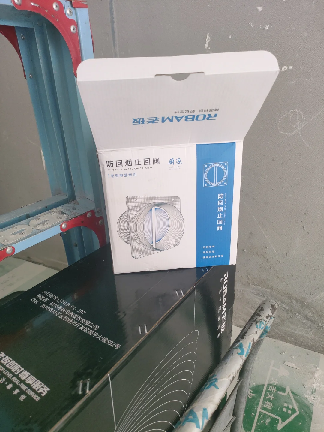 老板小黑镜l1油烟机安装完成