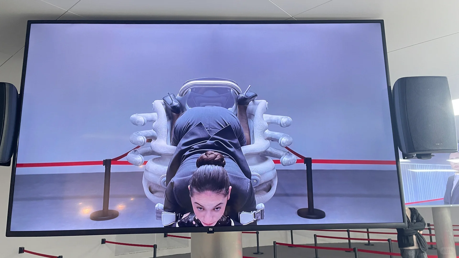 当女性以扭曲的姿态成为艺术馆展品……