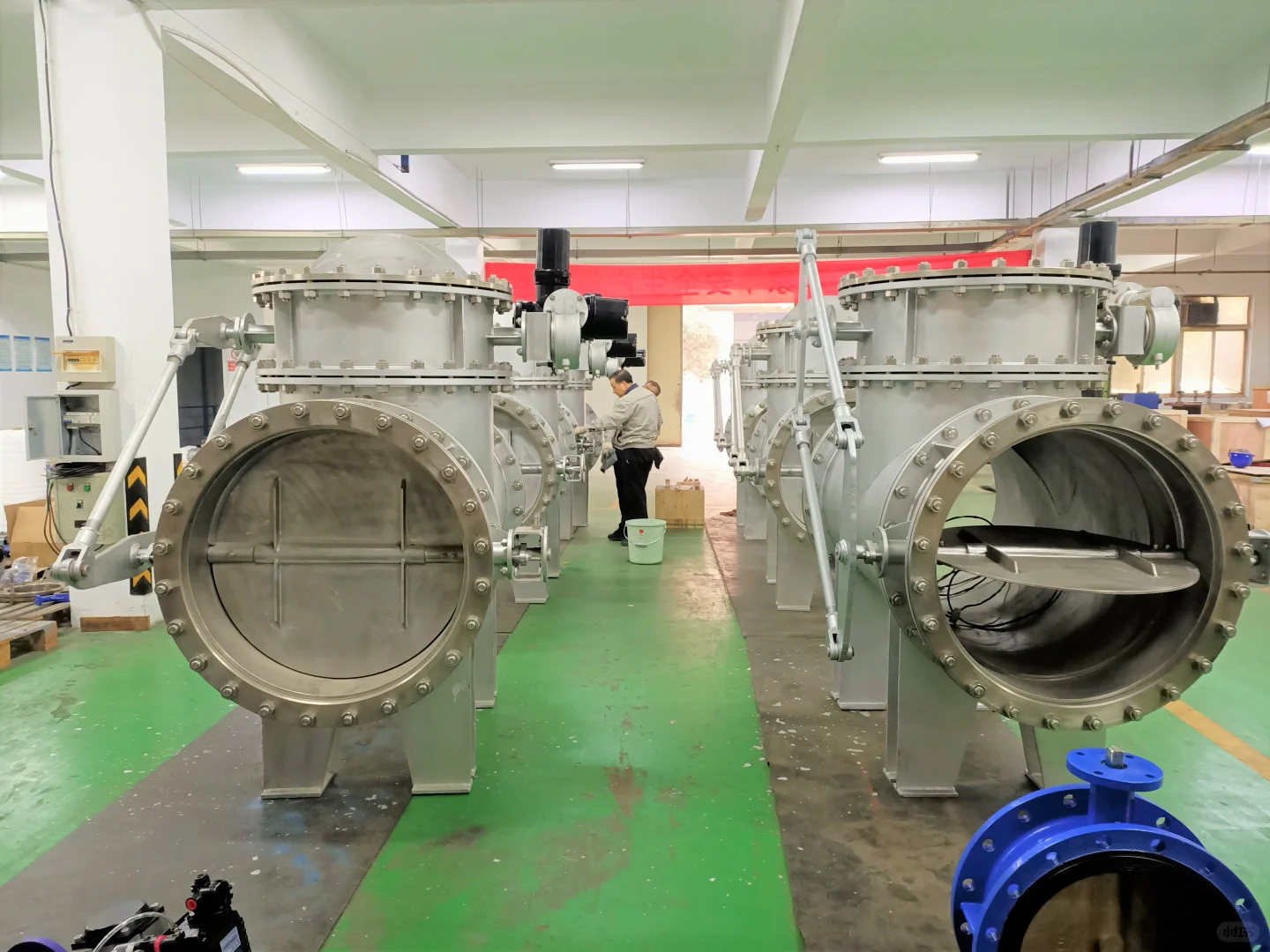 浦欧威阀门通风阀﻿ 采用钢板焊接制造