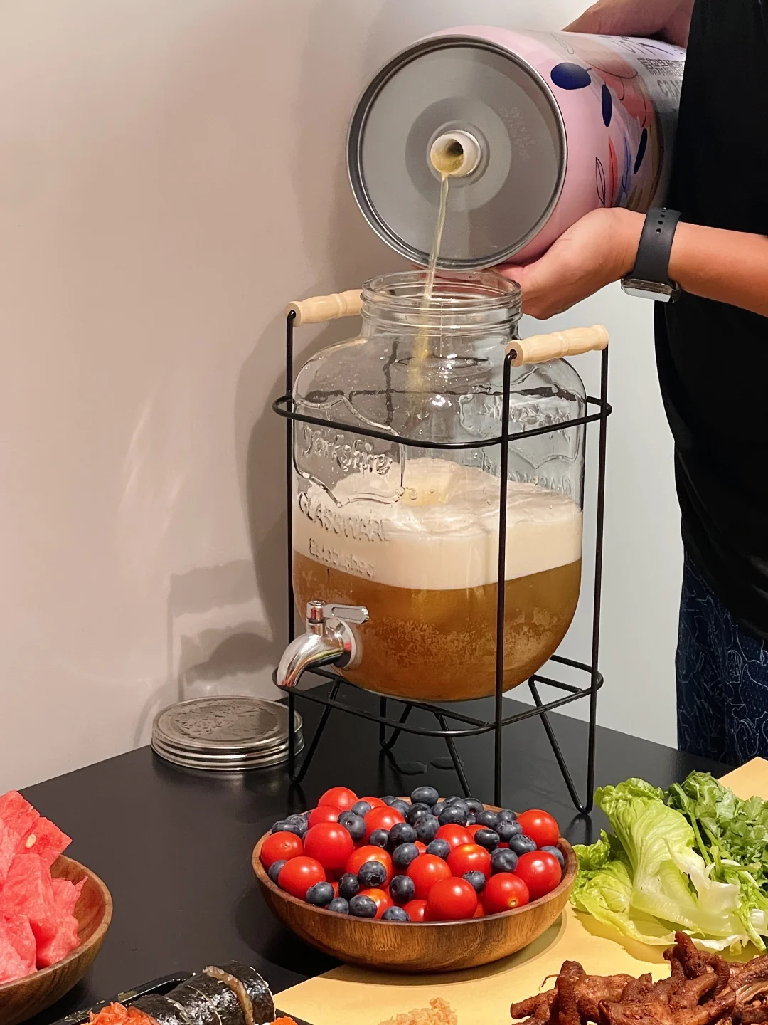 手抓下酒菜?年轻人的新型家宴聚餐 ！