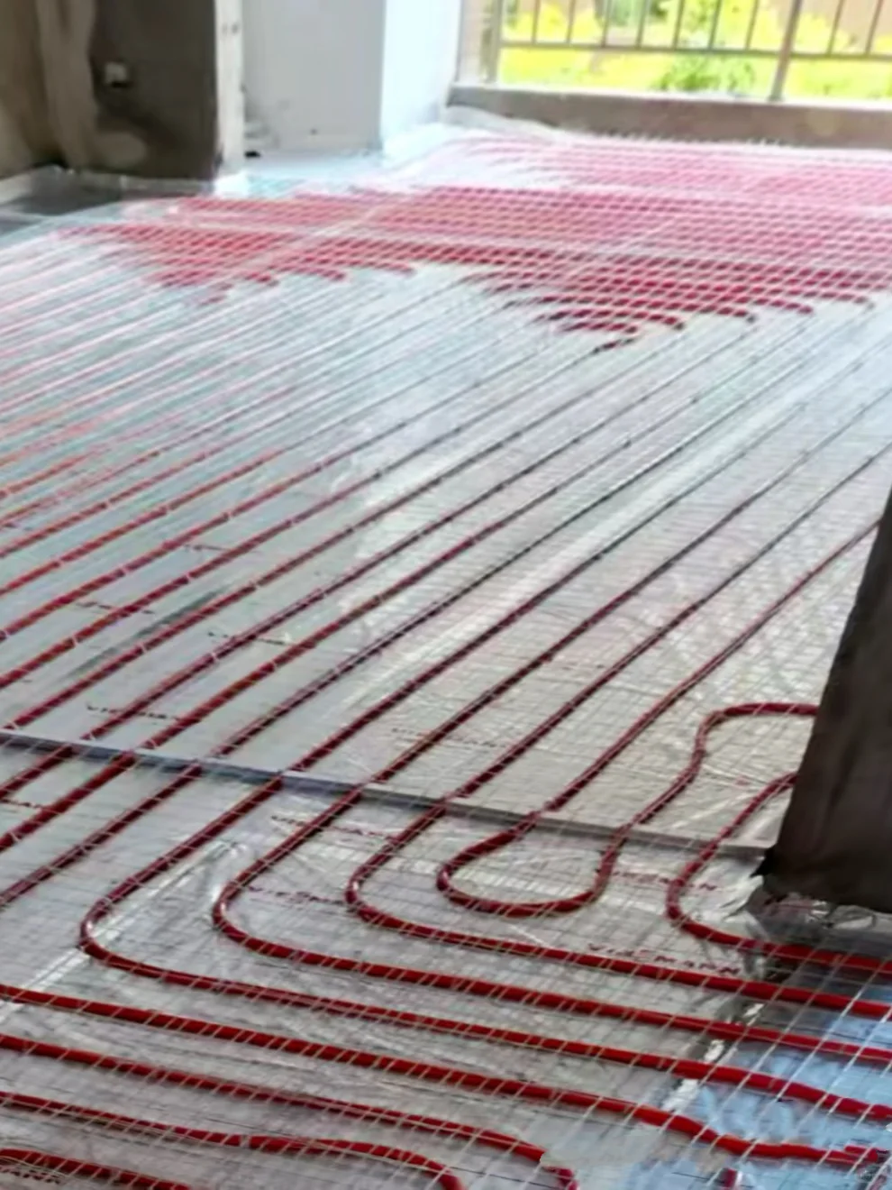 冬天地暖房窗边发霉？